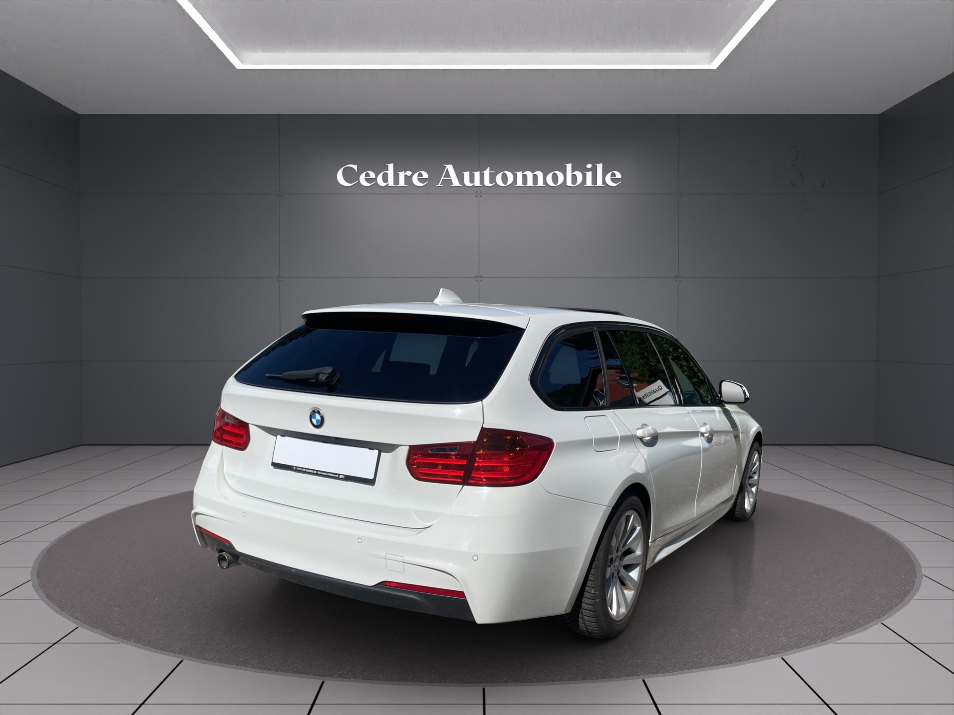 BMW 320d xDrive M Sport Touring Steptronic-image-2