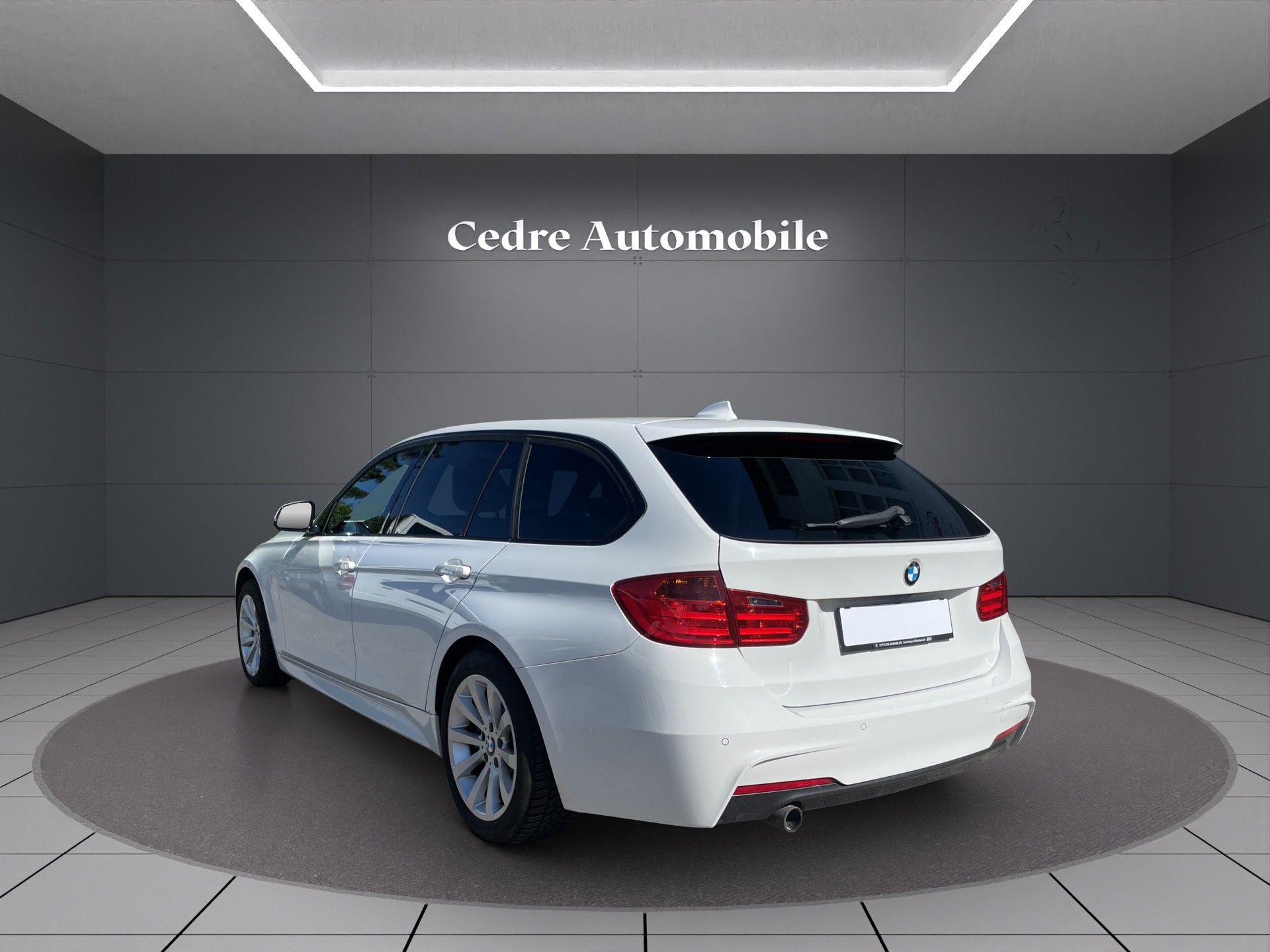 BMW 320d xDrive M Sport Touring Steptronic-image-3