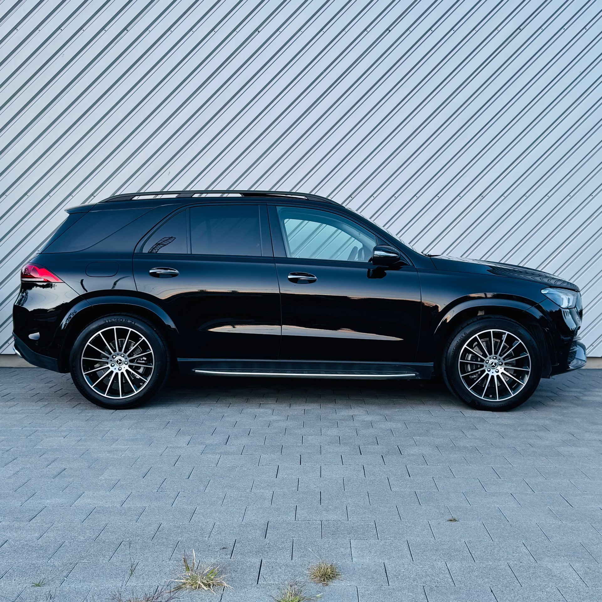 MERCEDES-BENZ GLE 400 d 4Matic AMG Line 9G-Tronic-showroom-element-1