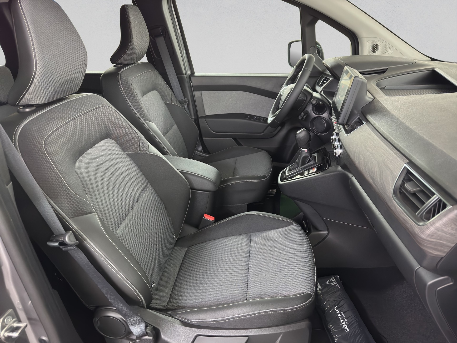RENAULT Kangoo 1.3 TCe 130 PF Techno EDC-image-10