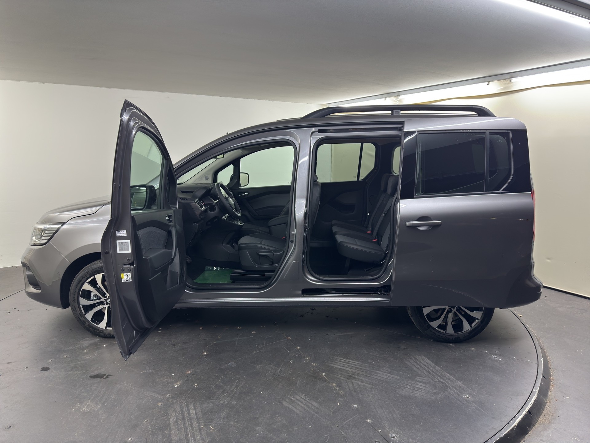 RENAULT Kangoo 1.3 TCe 130 PF Techno EDC-image-11