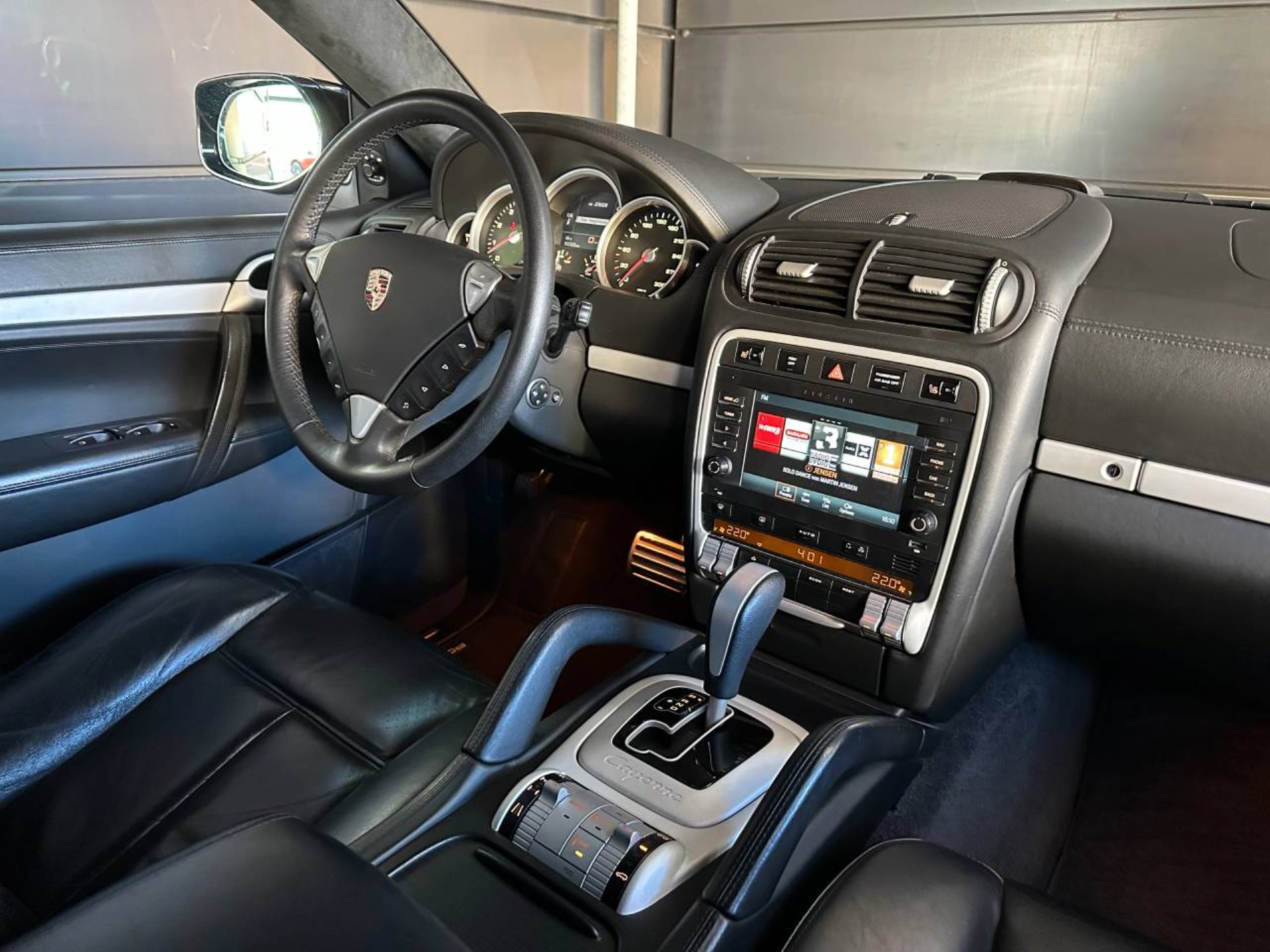 PORSCHE Cayenne Turbo-image-16