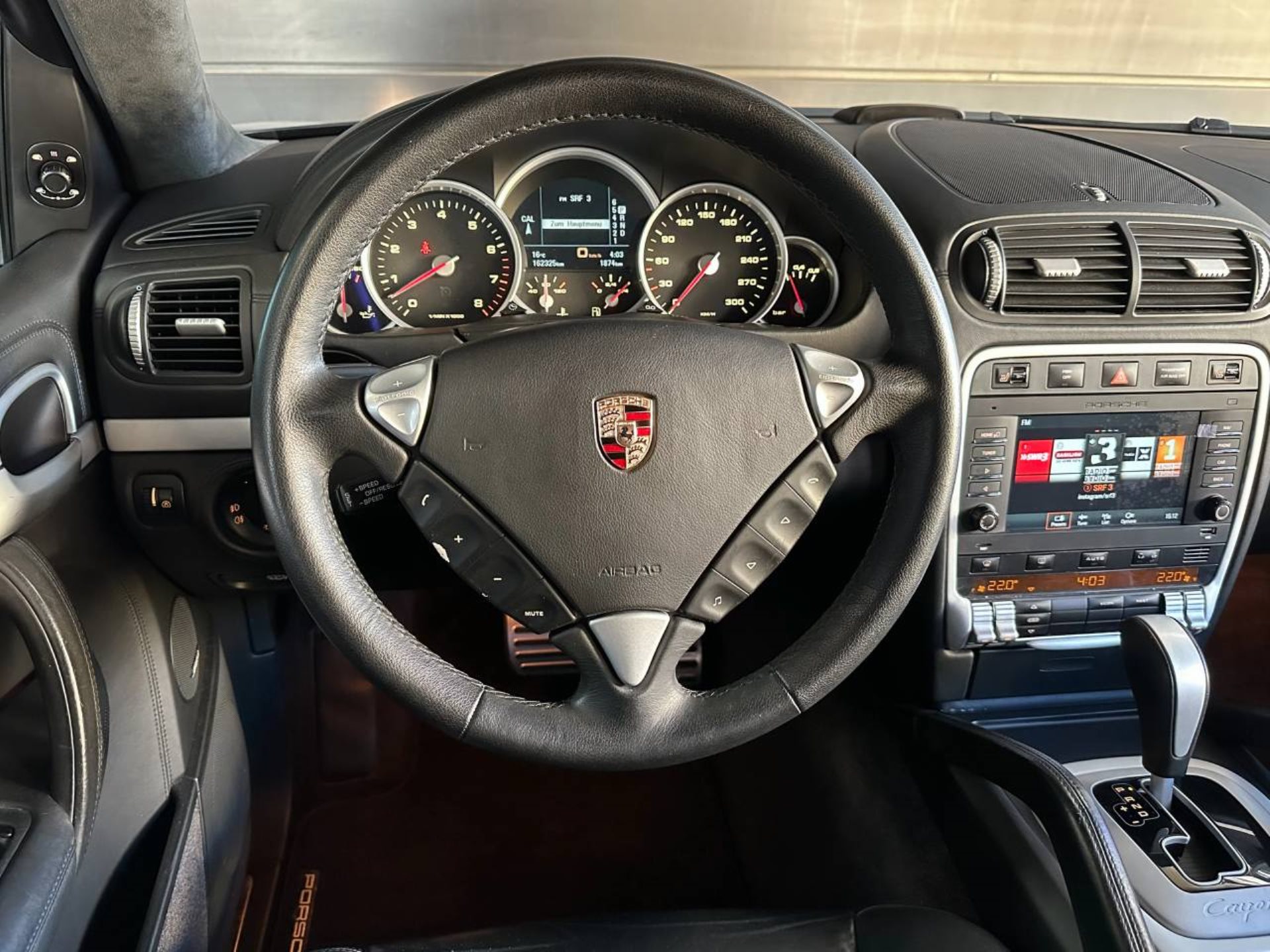 PORSCHE Cayenne Turbo-image-13