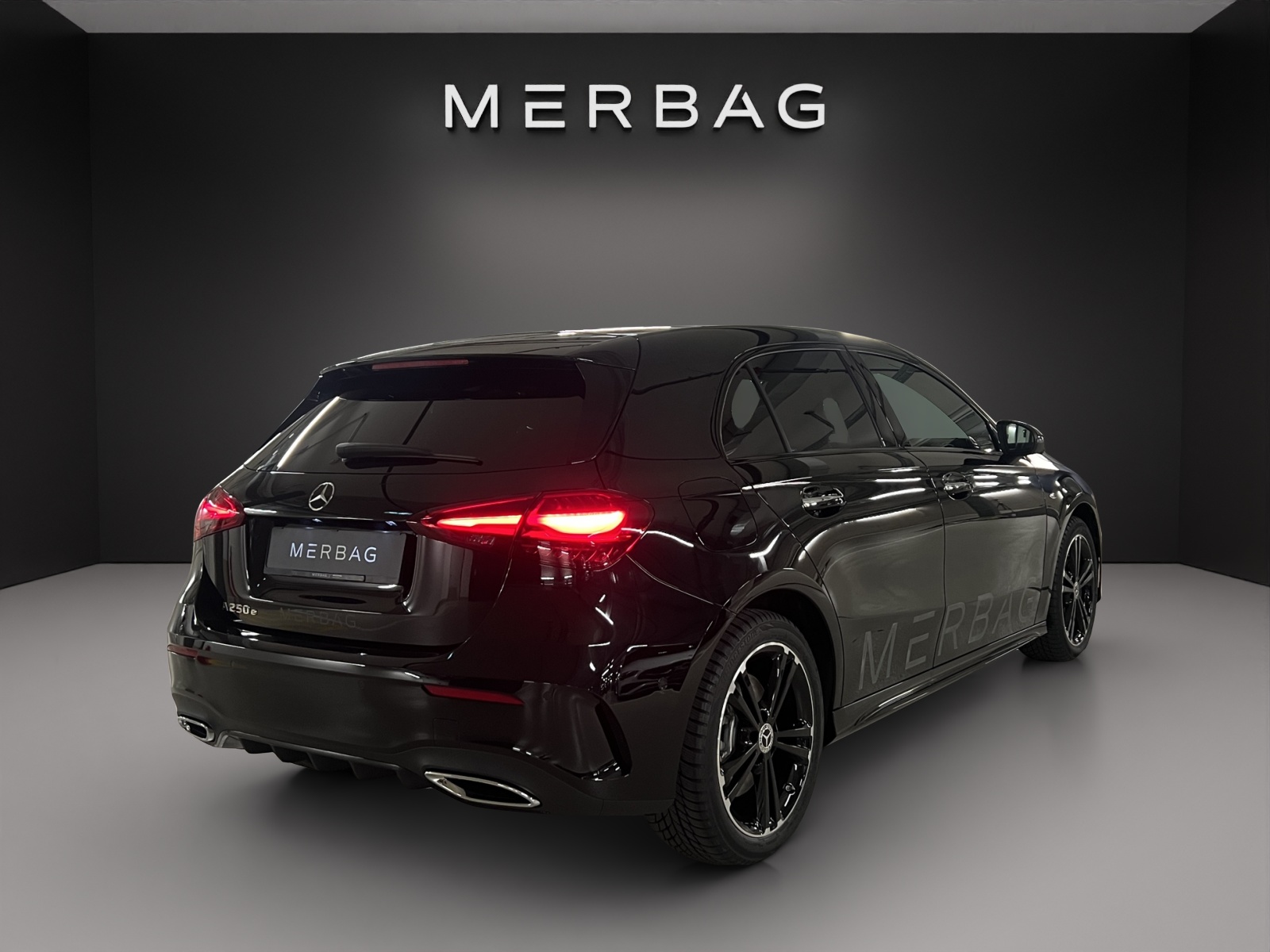 MERCEDES-BENZ A 250 e EQ Star 8G-DCT-image-5