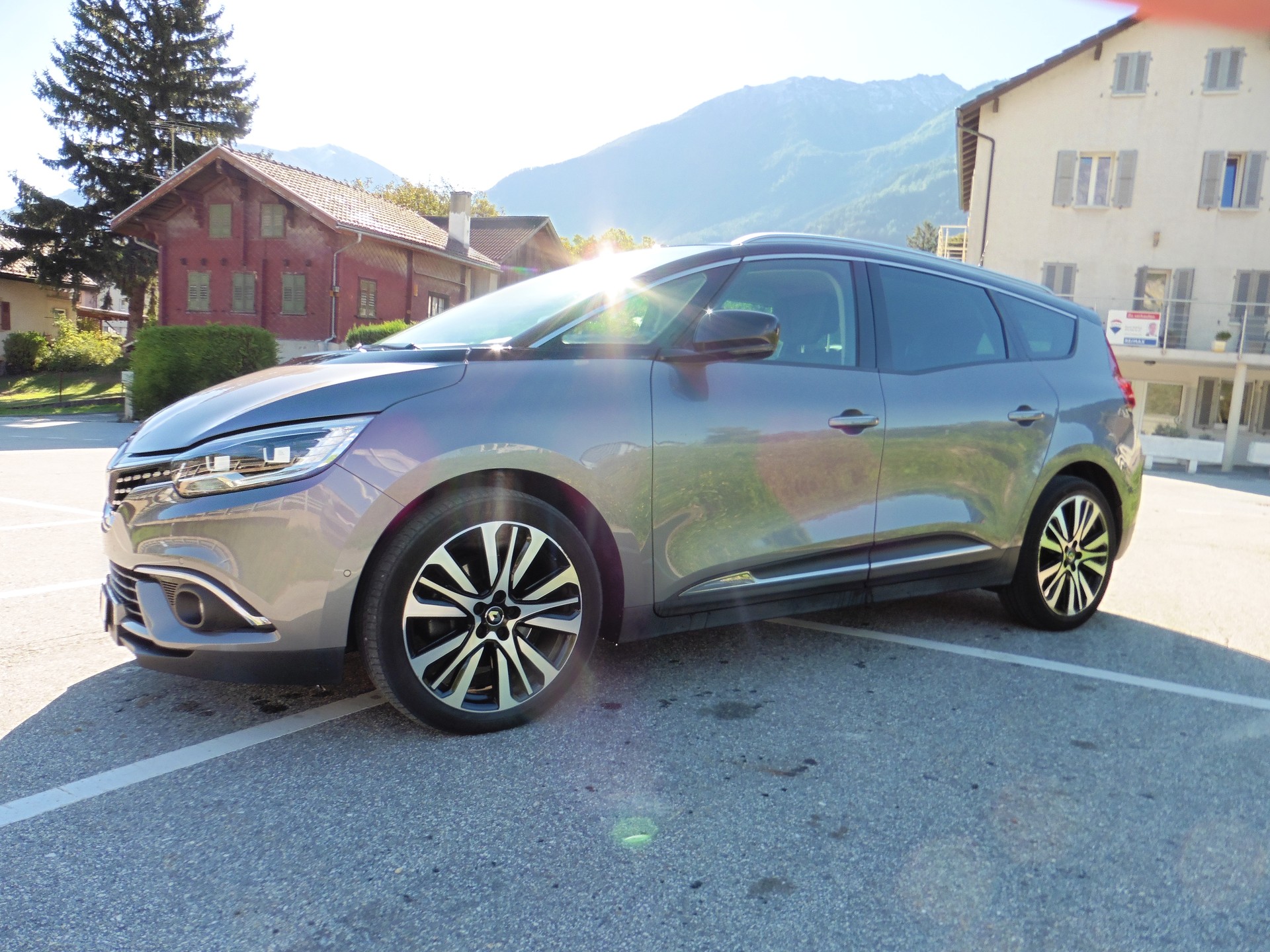 RENAULT Grand Scénic 1.6 dCi Initiale Paris EDC-image-3