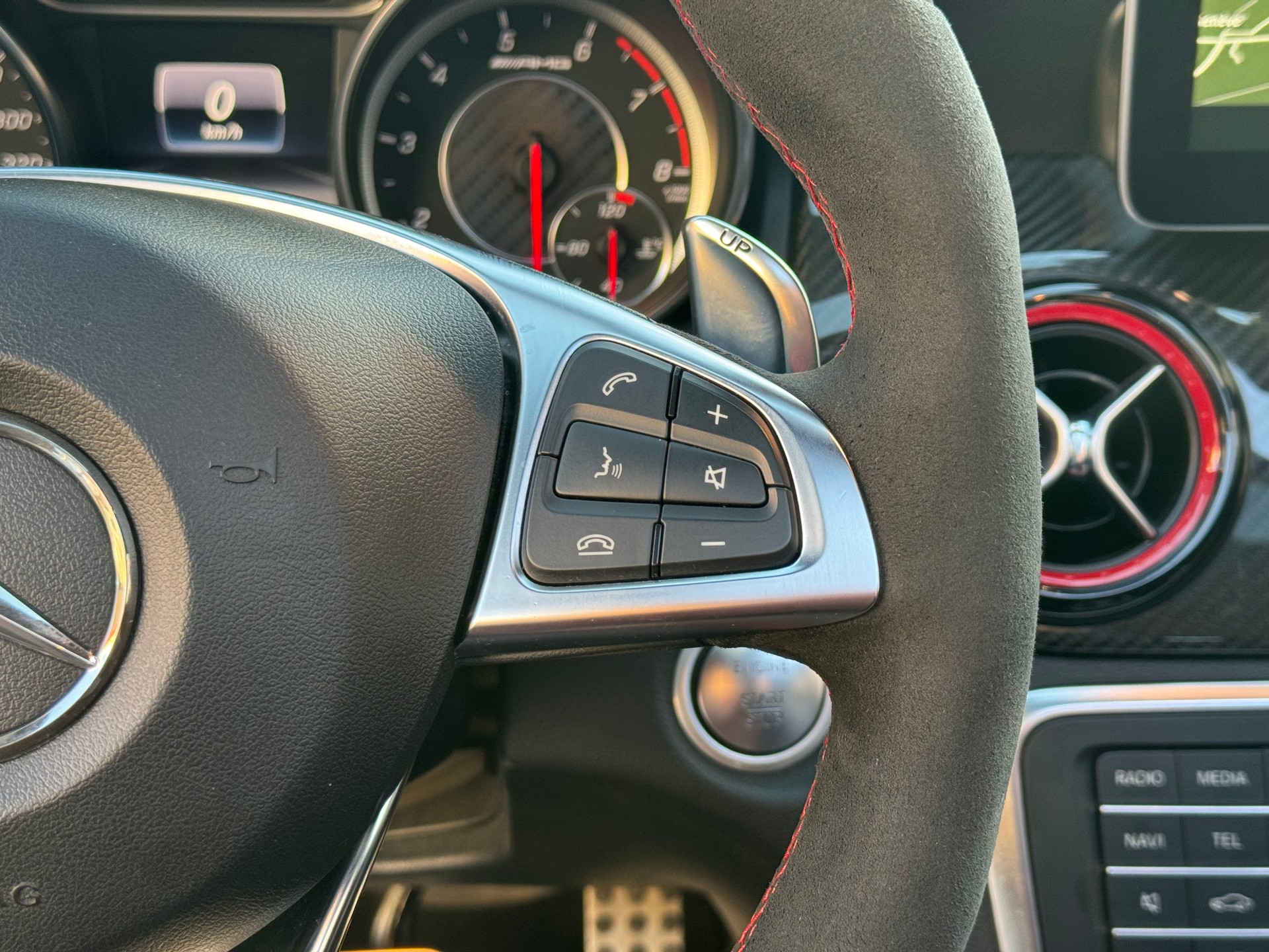 MERCEDES-BENZ CLA Shooting Brake 45 AMG 4Matic Speedshift-image-17