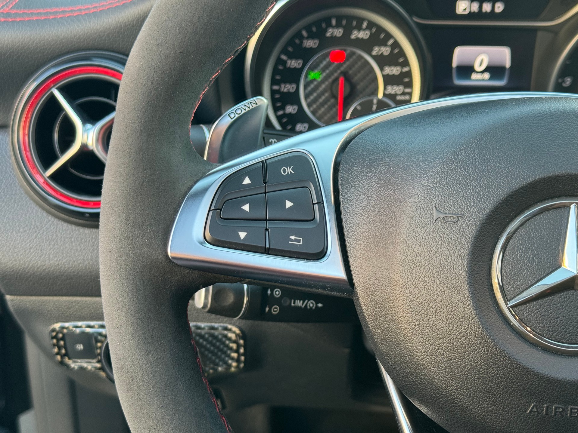 MERCEDES-BENZ CLA Shooting Brake 45 AMG 4Matic Speedshift-image-18