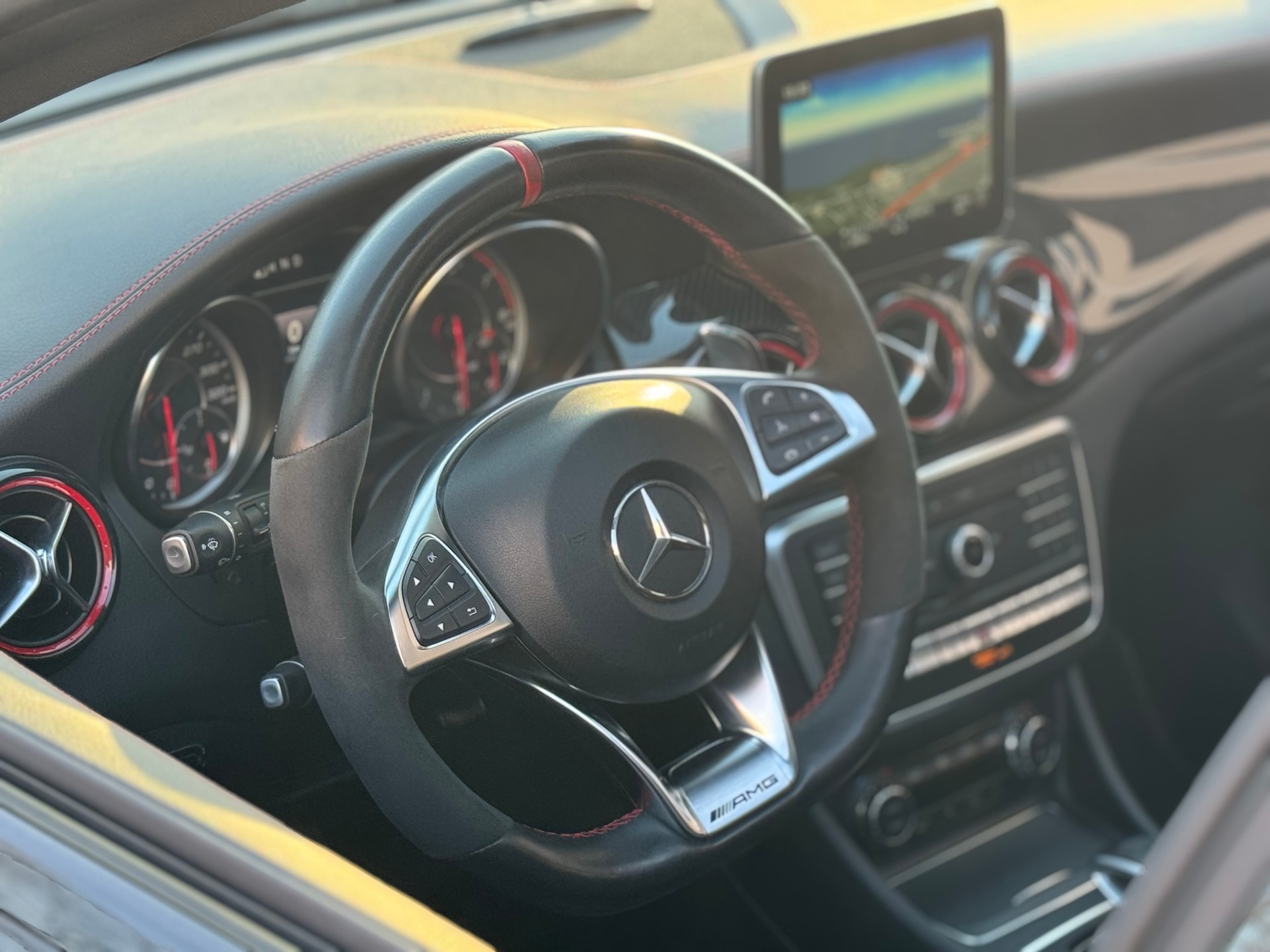 MERCEDES-BENZ CLA Shooting Brake 45 AMG 4Matic Speedshift-image-14