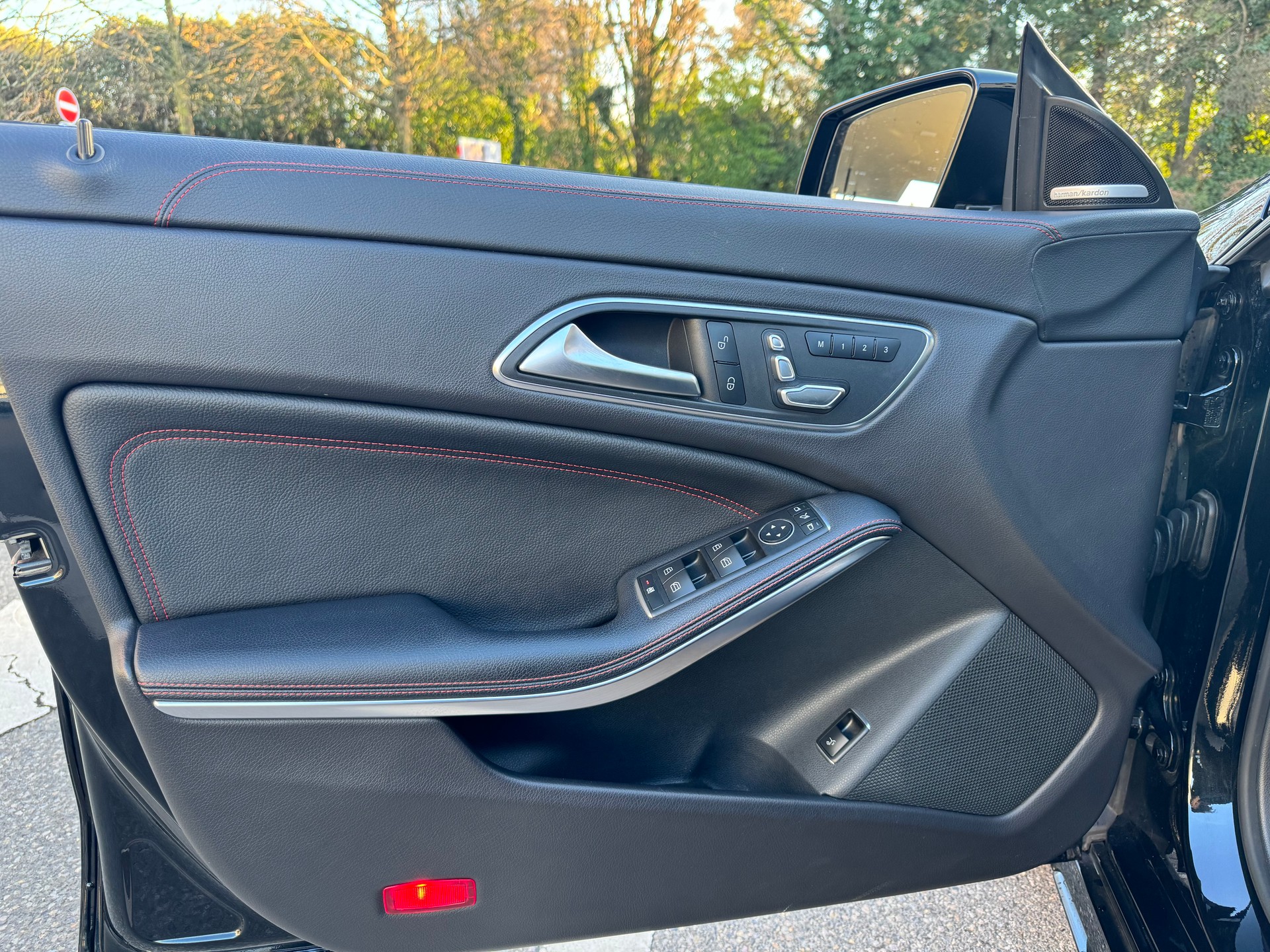 MERCEDES-BENZ CLA Shooting Brake 45 AMG 4Matic Speedshift-image-15