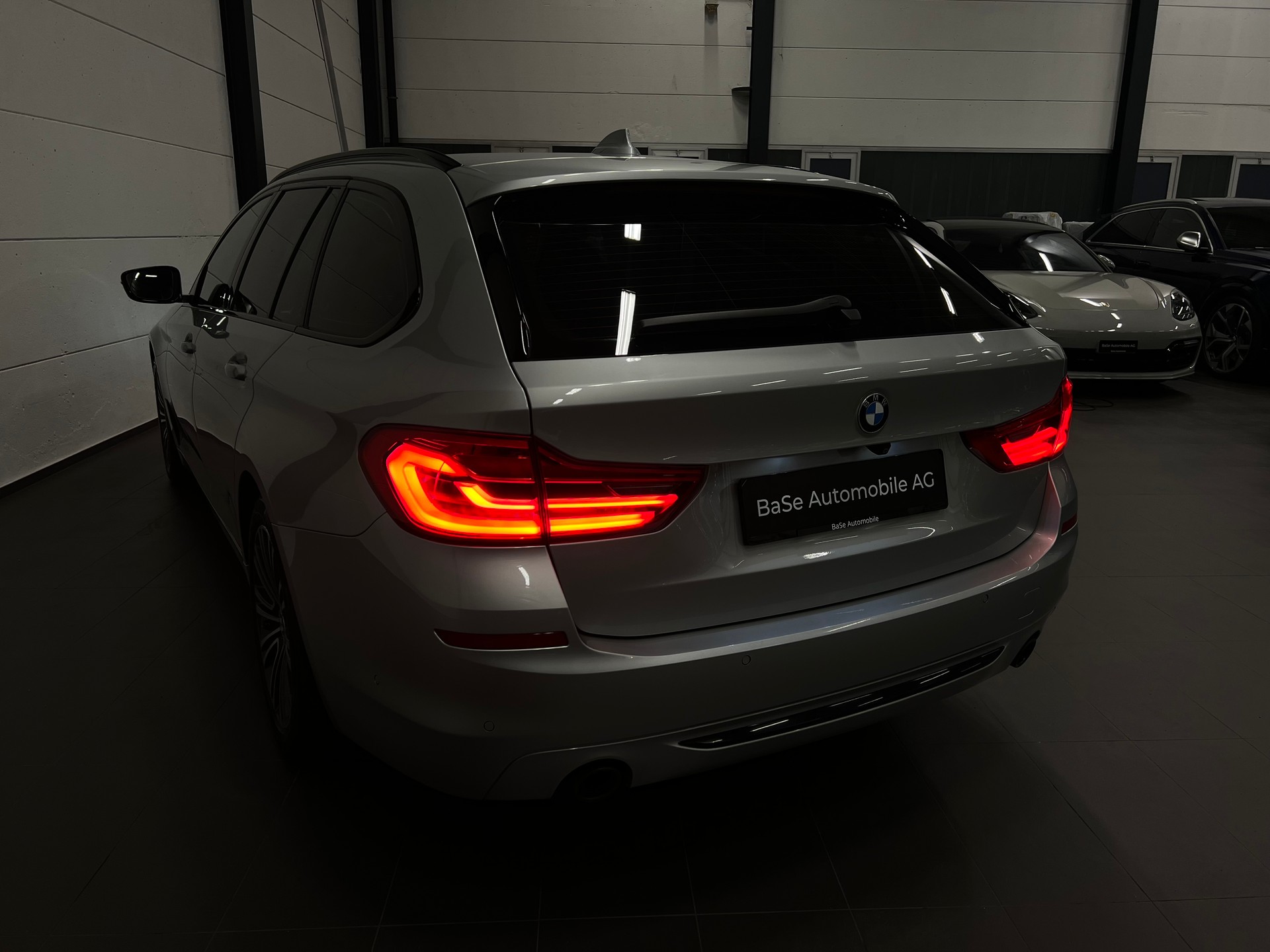 BMW 520d xDrive Touring Sport Line Steptronic-image-15