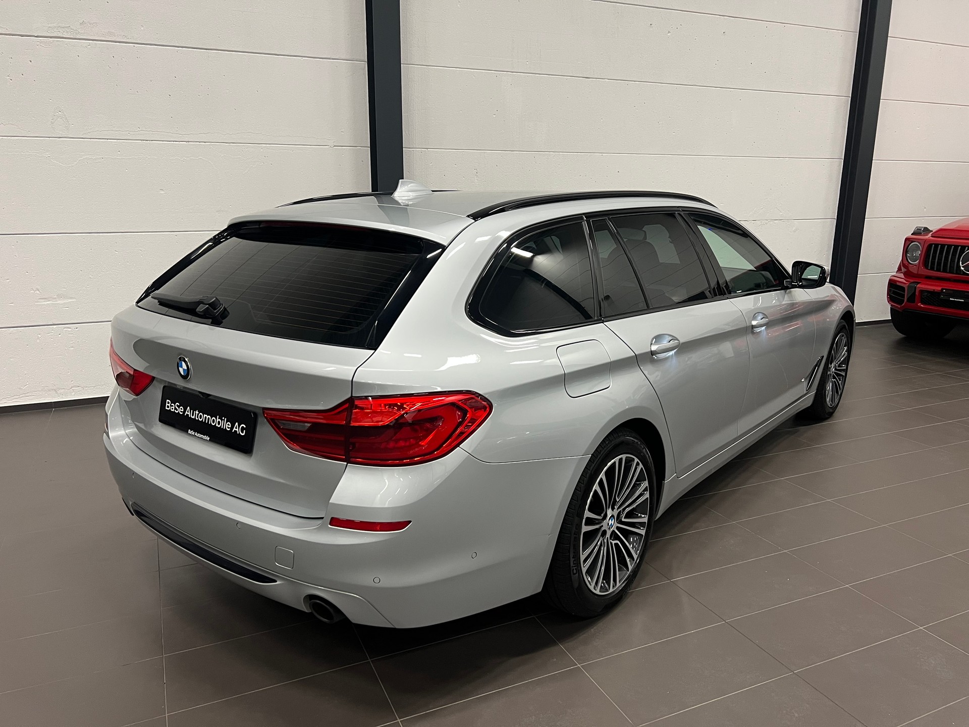 BMW 520d xDrive Touring Sport Line Steptronic-image-11