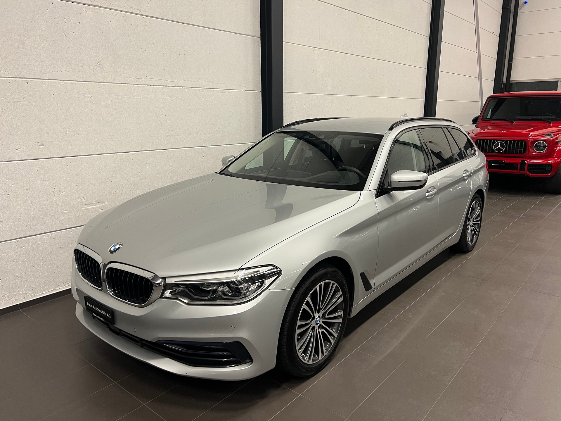 BMW 520d xDrive Touring Sport Line Steptronic-image-4