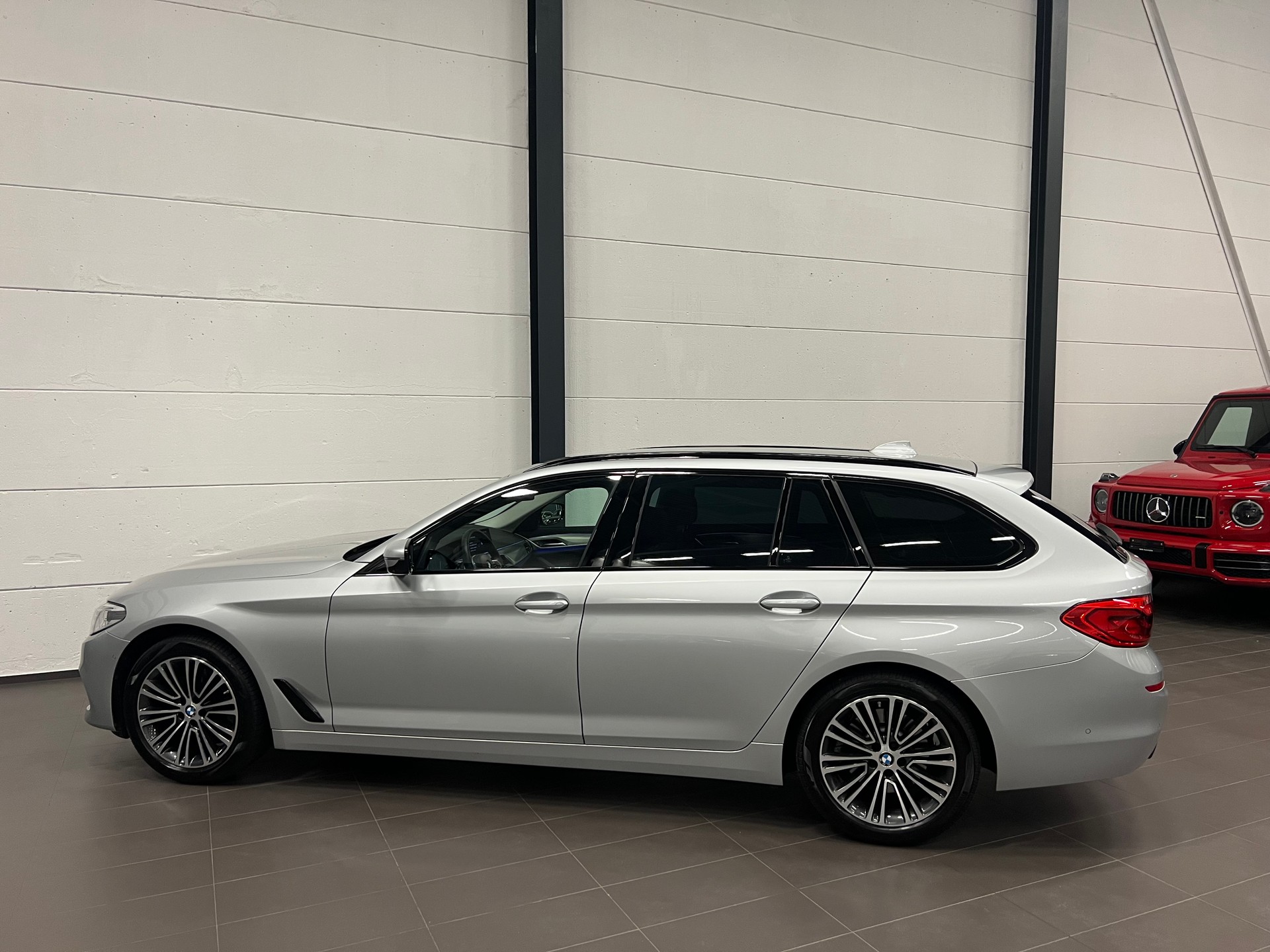 BMW 520d xDrive Touring Sport Line Steptronic-image-12