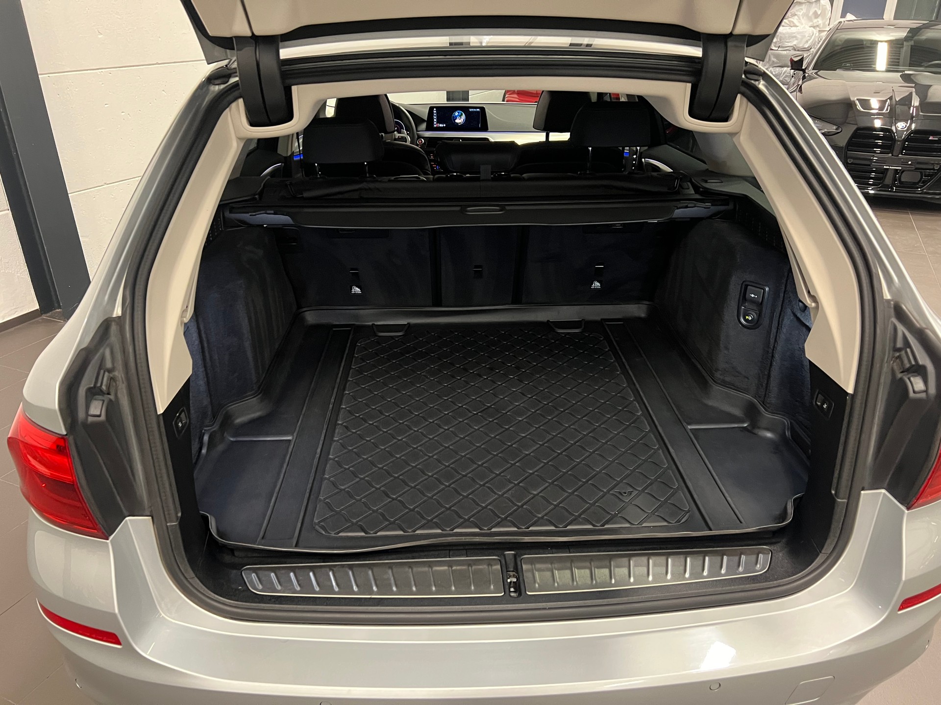 BMW 520d xDrive Touring Sport Line Steptronic-image-23