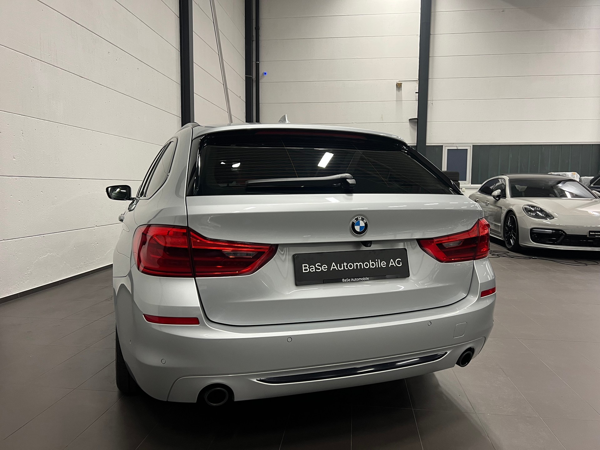 BMW 520d xDrive Touring Sport Line Steptronic-image-14