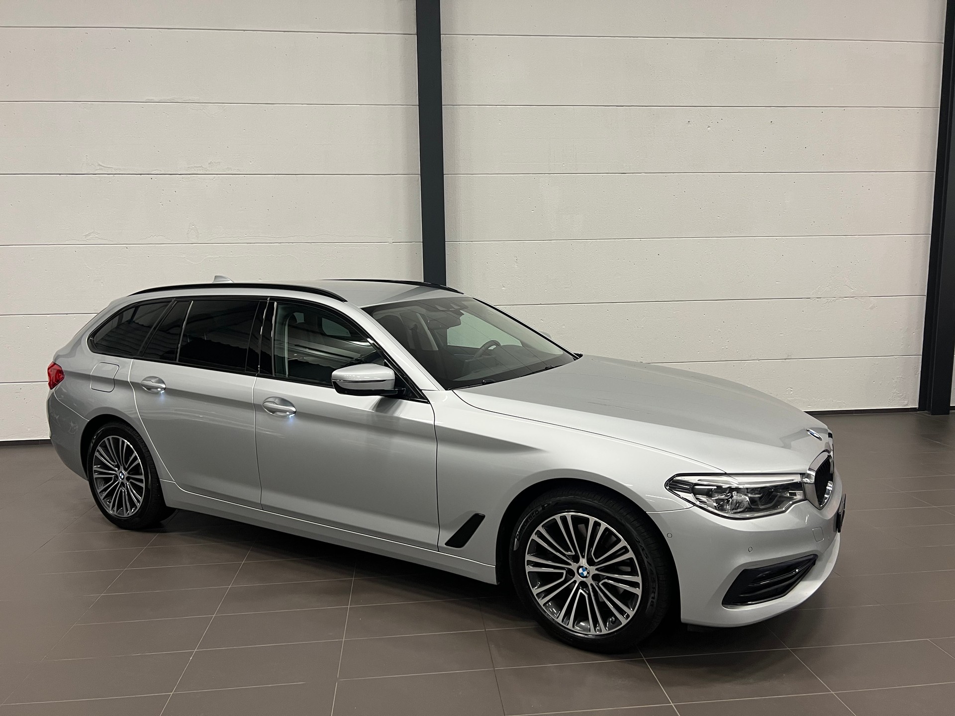 BMW 520d xDrive Touring Sport Line Steptronic-image-3