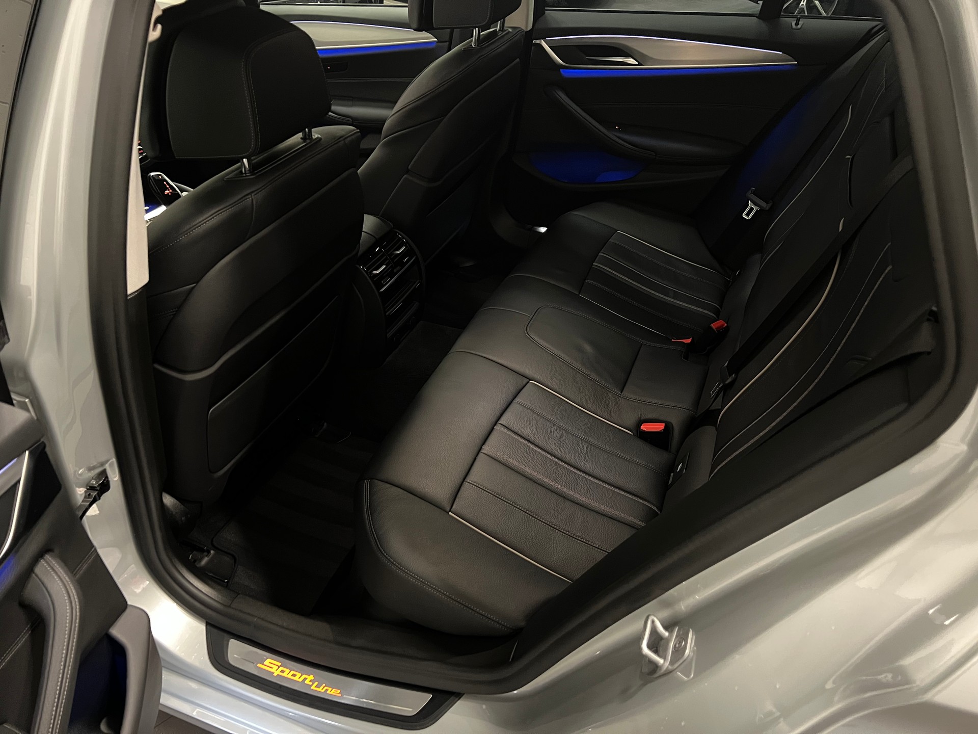 BMW 520d xDrive Touring Sport Line Steptronic-image-22