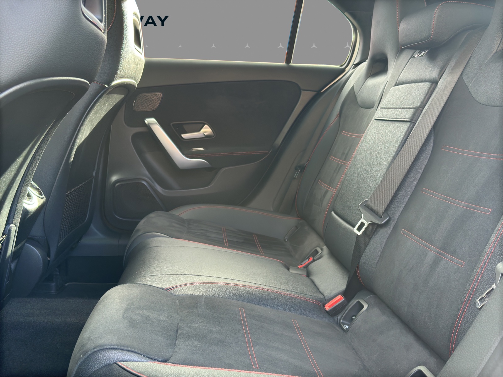 MERCEDES-BENZ A 180 AMG Line 7G-DCT-image-11