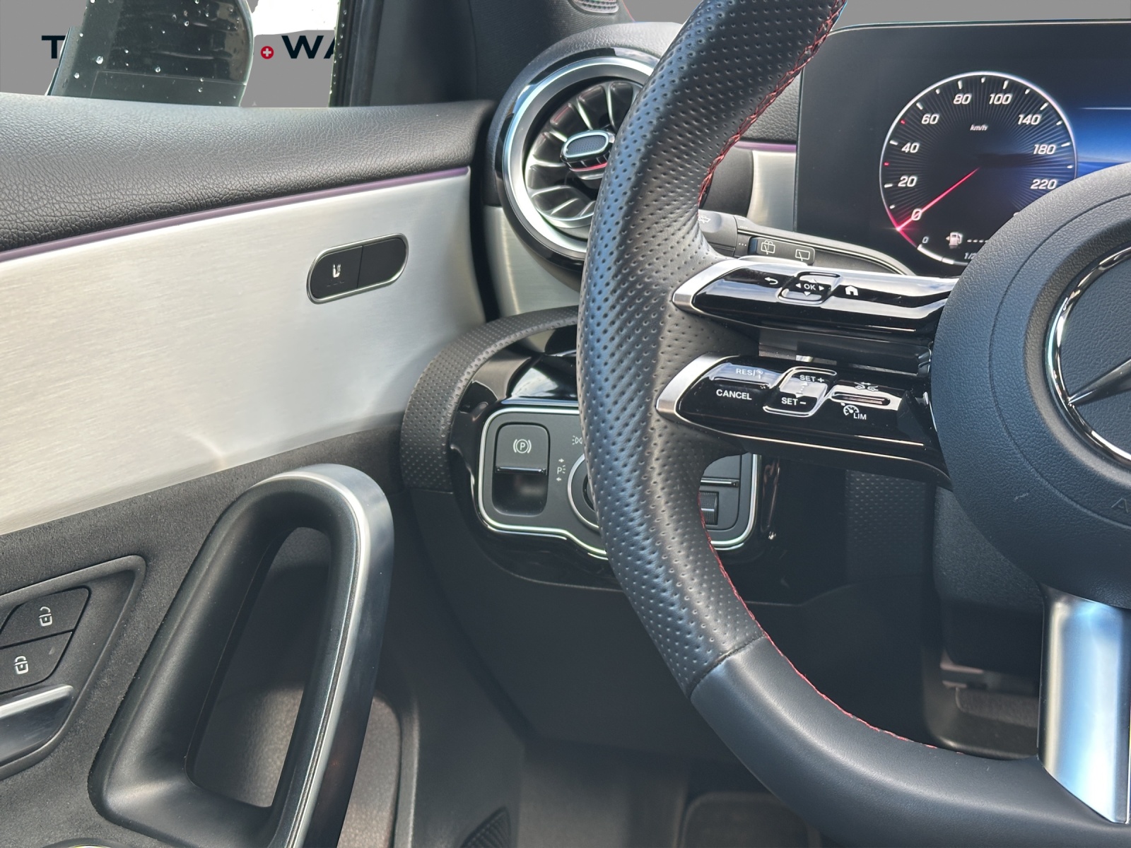 MERCEDES-BENZ A 180 AMG Line 7G-DCT-image-14