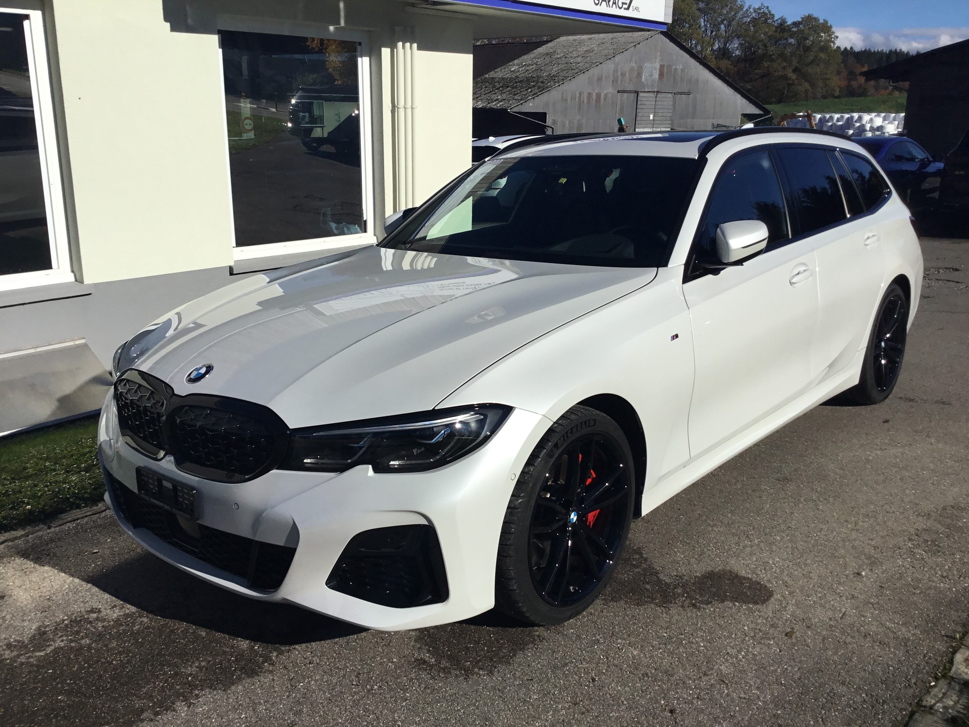BMW M340i xDrive 48V Touring Steptronic-image-0