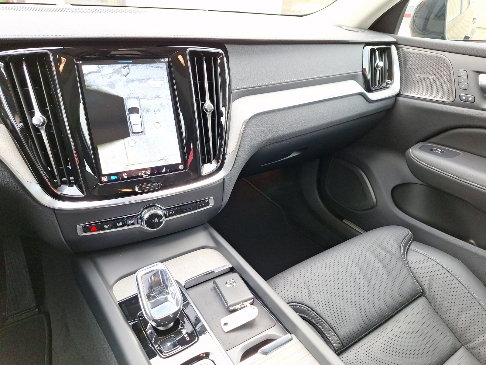 VOLVO V60 Cross Country 2.0 B4 Ultimate AWD-image-17