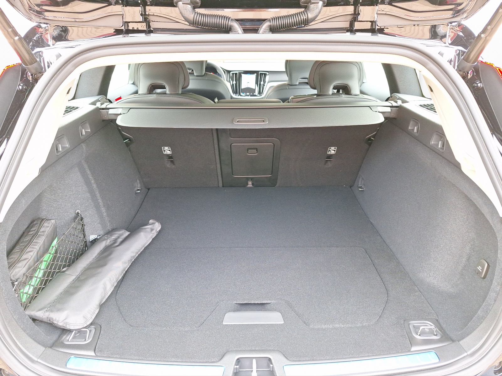 VOLVO V60 Cross Country 2.0 B4 Ultimate AWD-image-14