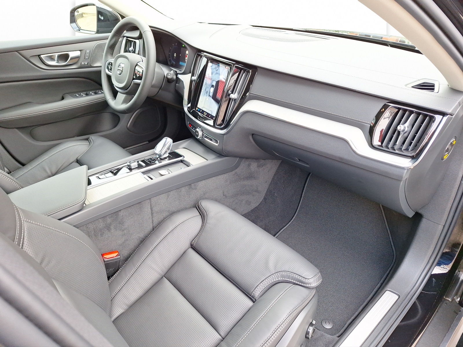 VOLVO V60 Cross Country 2.0 B4 Ultimate AWD-image-11