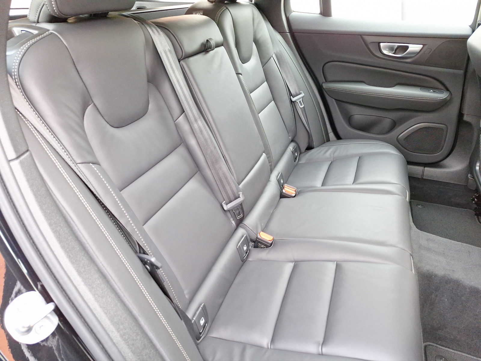 VOLVO V60 Cross Country 2.0 B4 Ultimate AWD-image-10