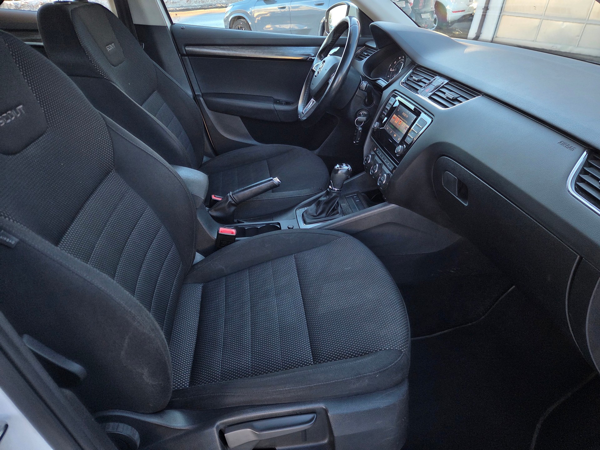 SKODA Octavia Combi 1.8 TSI Scout 4x4 DSG-image-7