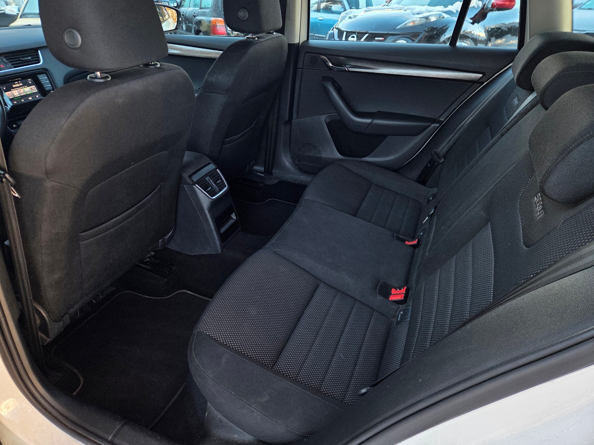 SKODA Octavia Combi 1.8 TSI Scout 4x4 DSG-image-6