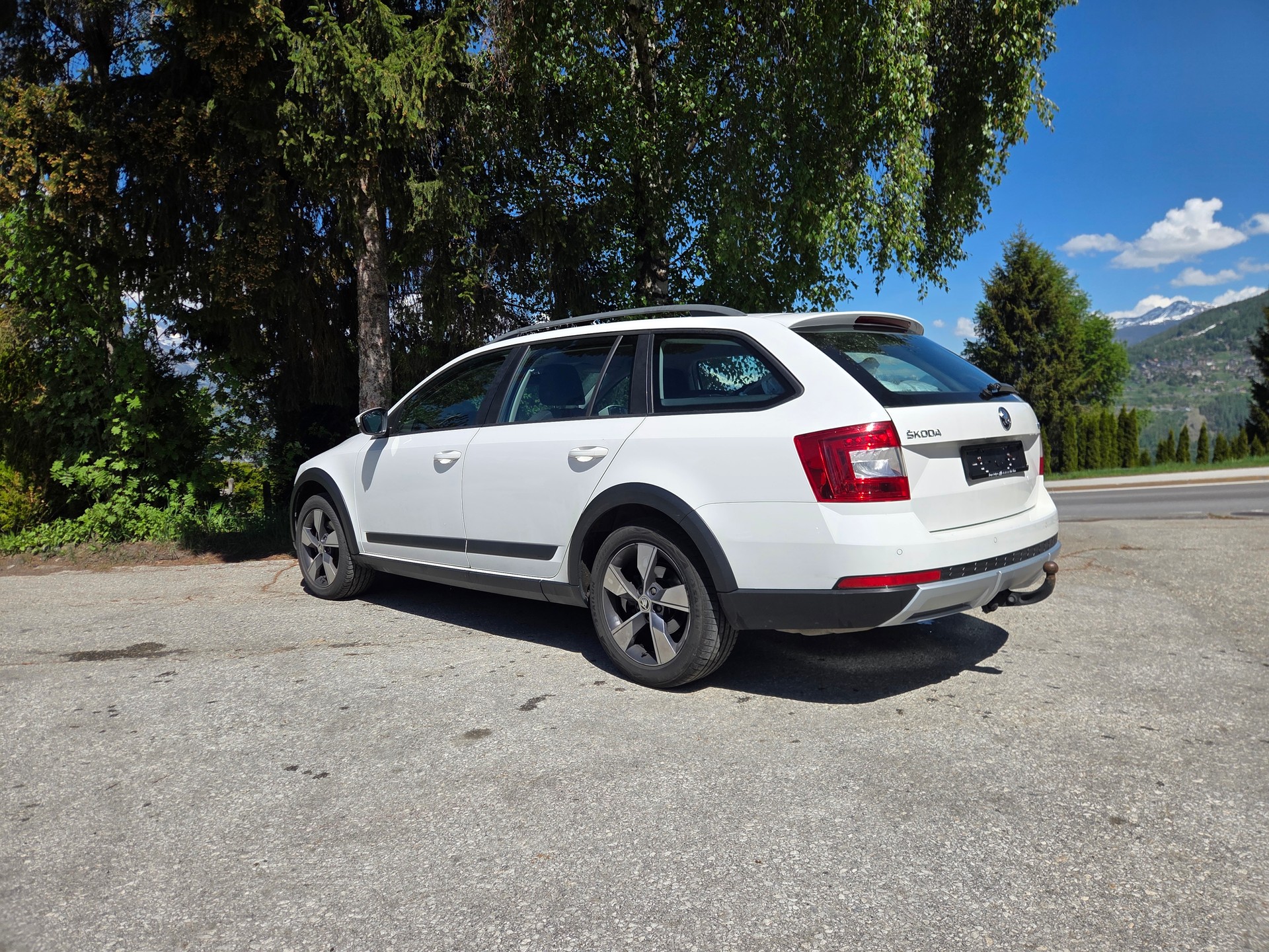 SKODA Octavia Combi 1.8 TSI Scout 4x4 DSG-image-3