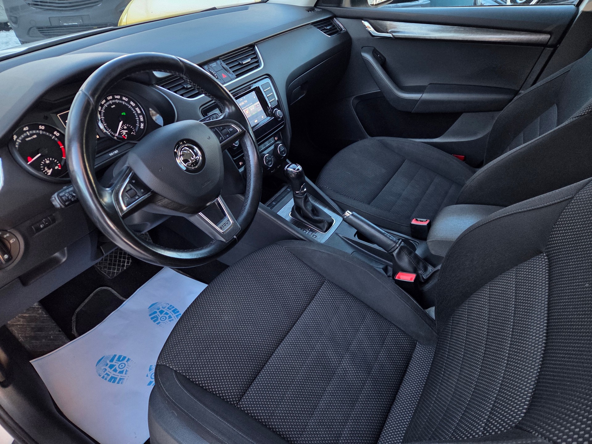 SKODA Octavia Combi 1.8 TSI Scout 4x4 DSG-image-5