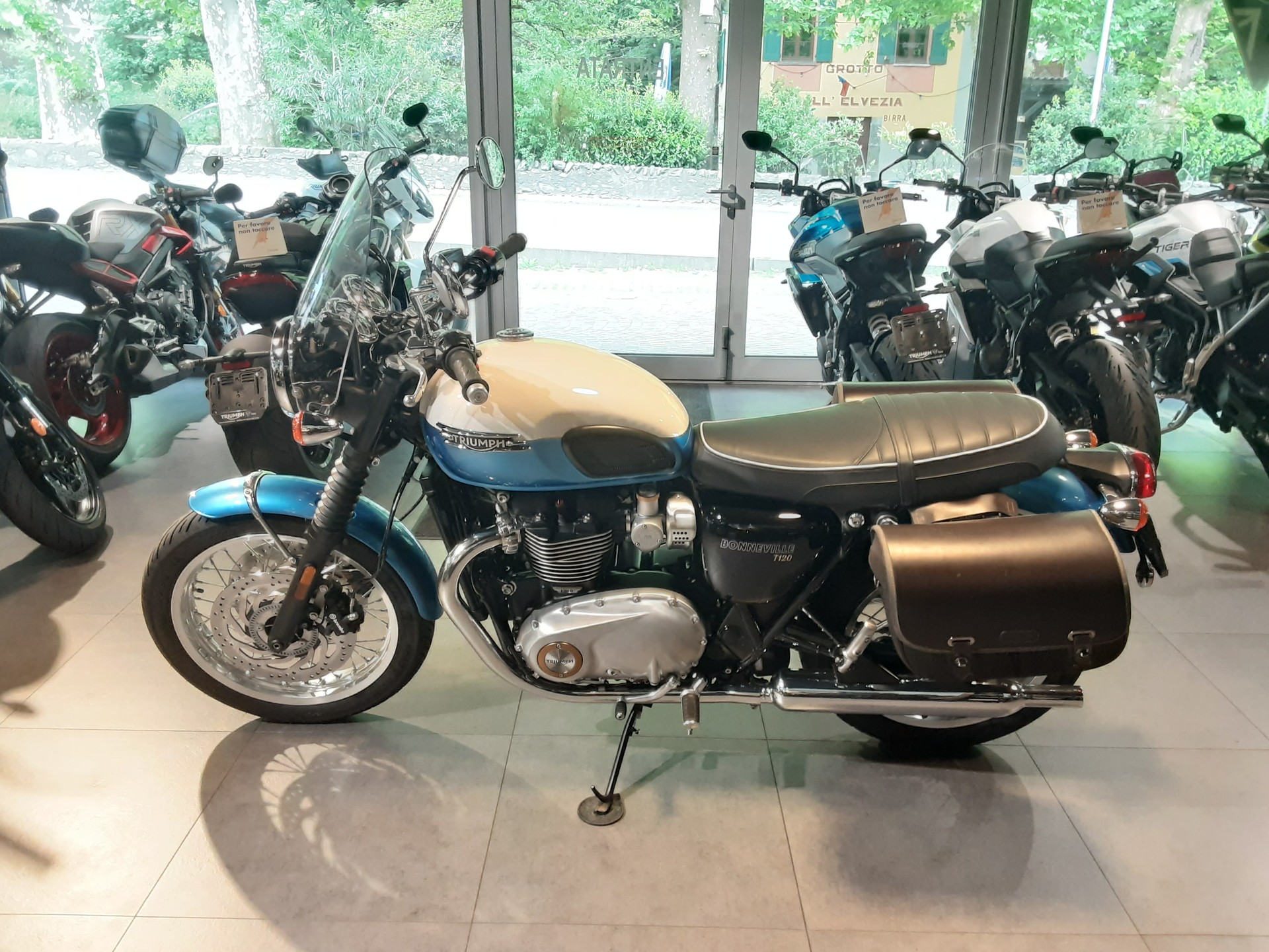 TRIUMPH Bonneville T120-image-1
