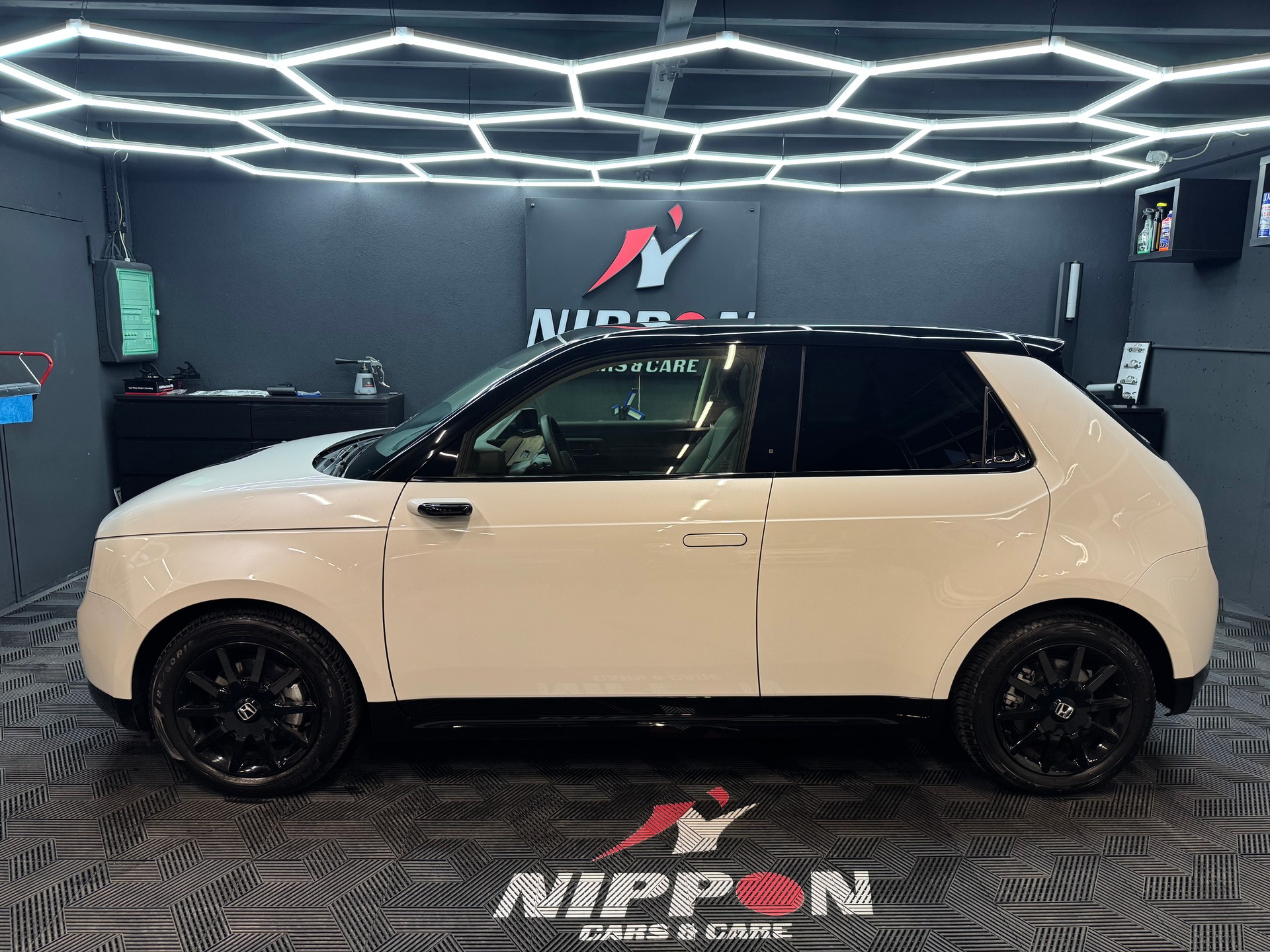 HONDA e-showroom-element-3