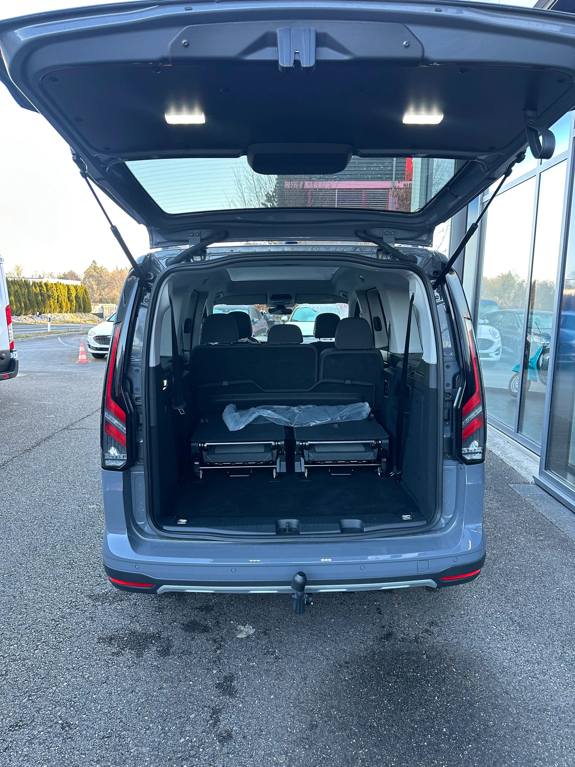FORD TOURNEO CONNECT Grand 2.0 EcoB Active/122CV/Aut.-image-5