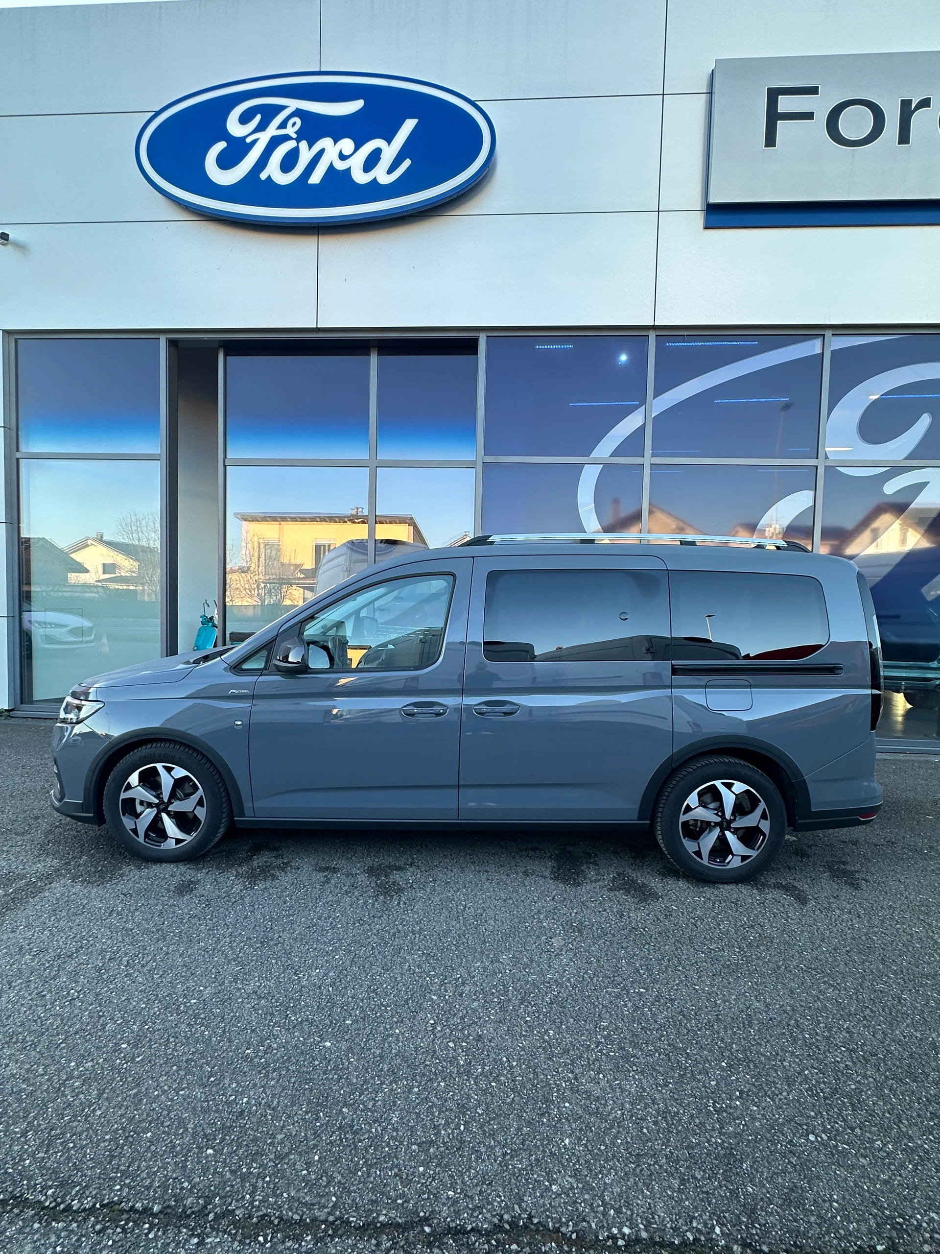 FORD TOURNEO CONNECT Grand 2.0 EcoB Active/122CV/Aut.-image-2