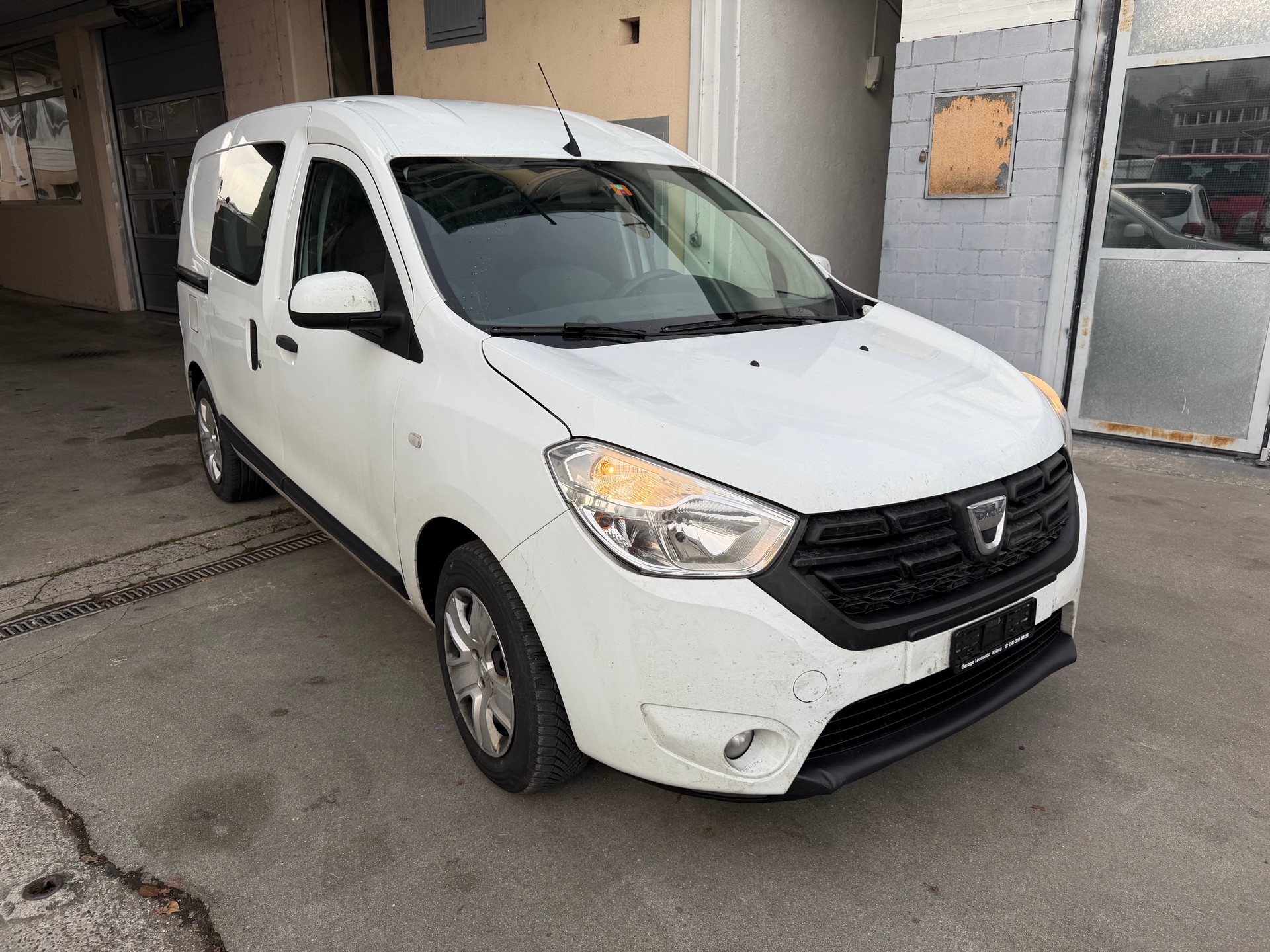 DACIA Dokker Van TCe 115 S&S Ambiance+-image-1