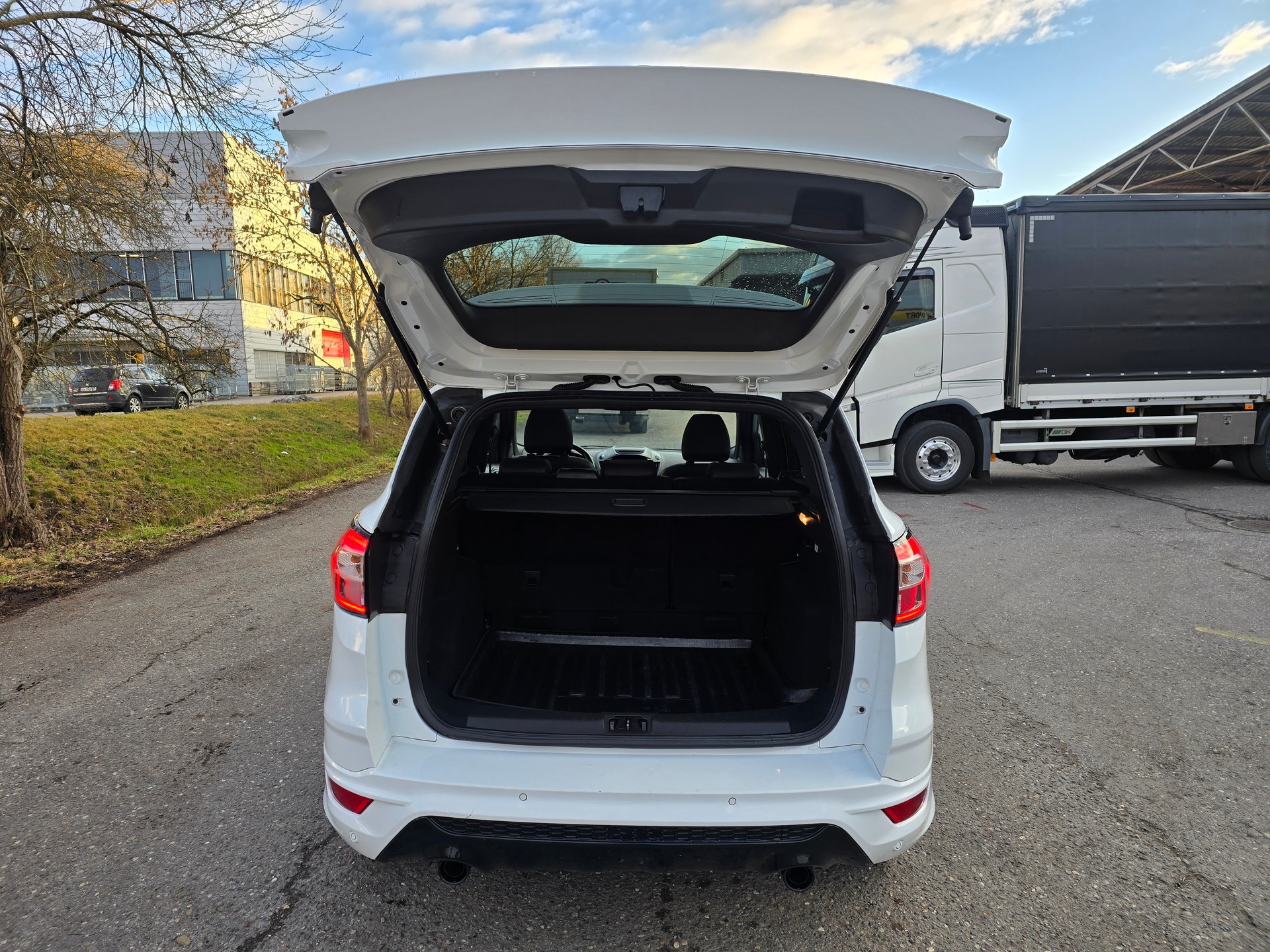 FORD Kuga 2.0 TDCi ST Line High 4WD PowerShift-image-6