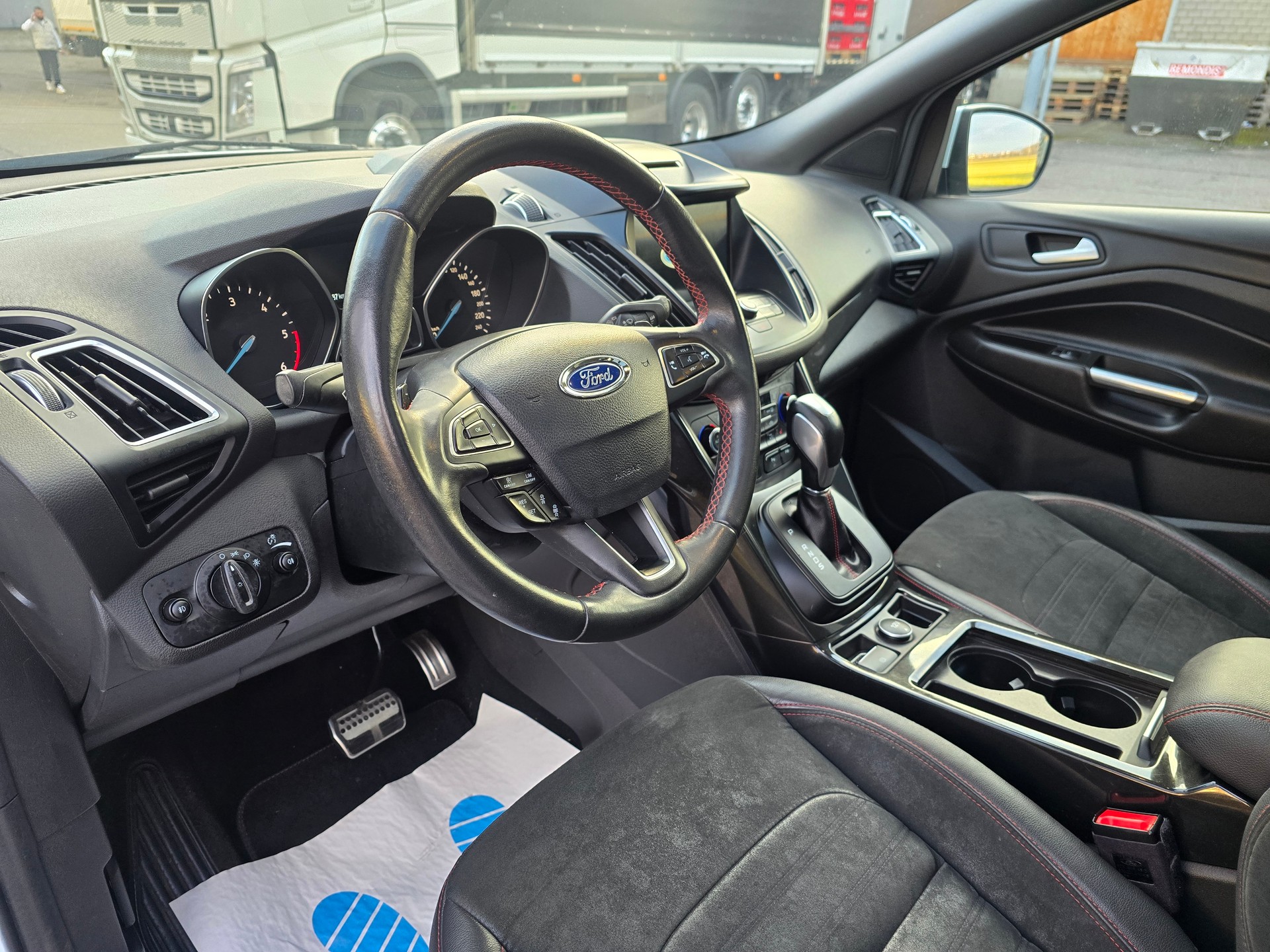 FORD Kuga 2.0 TDCi ST Line High 4WD PowerShift-image-12
