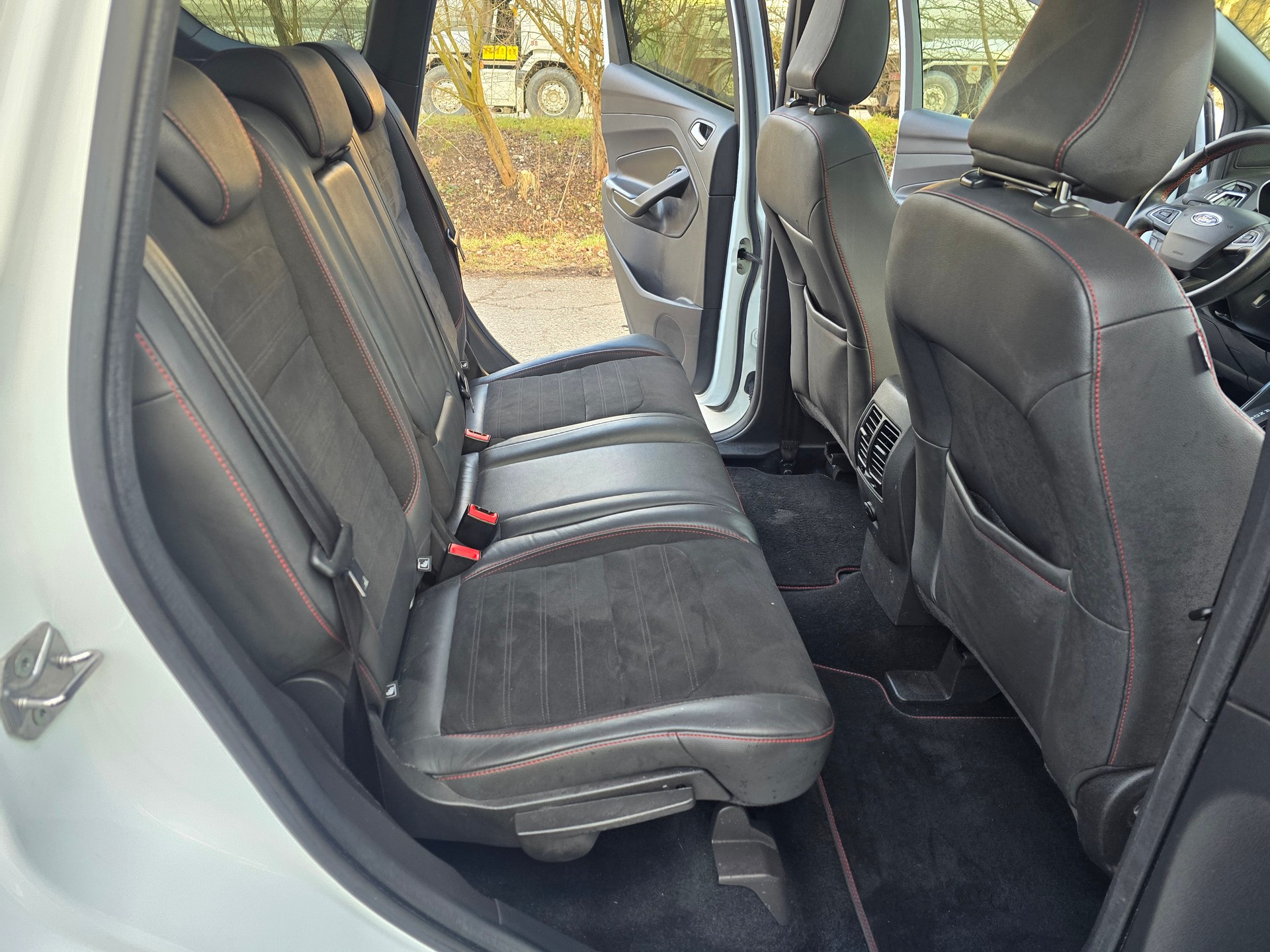 FORD Kuga 2.0 TDCi ST Line High 4WD PowerShift-image-16