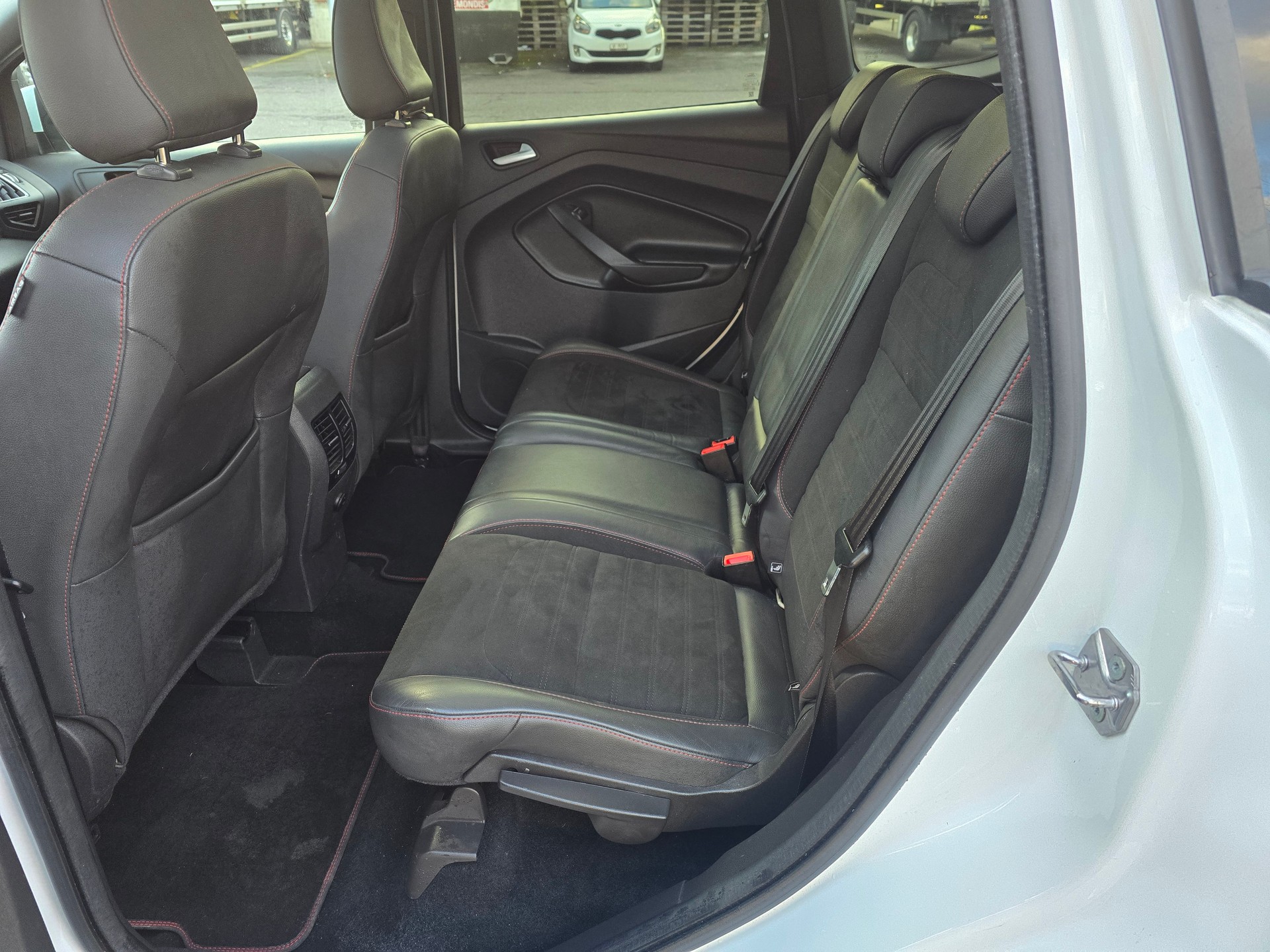FORD Kuga 2.0 TDCi ST Line High 4WD PowerShift-image-14
