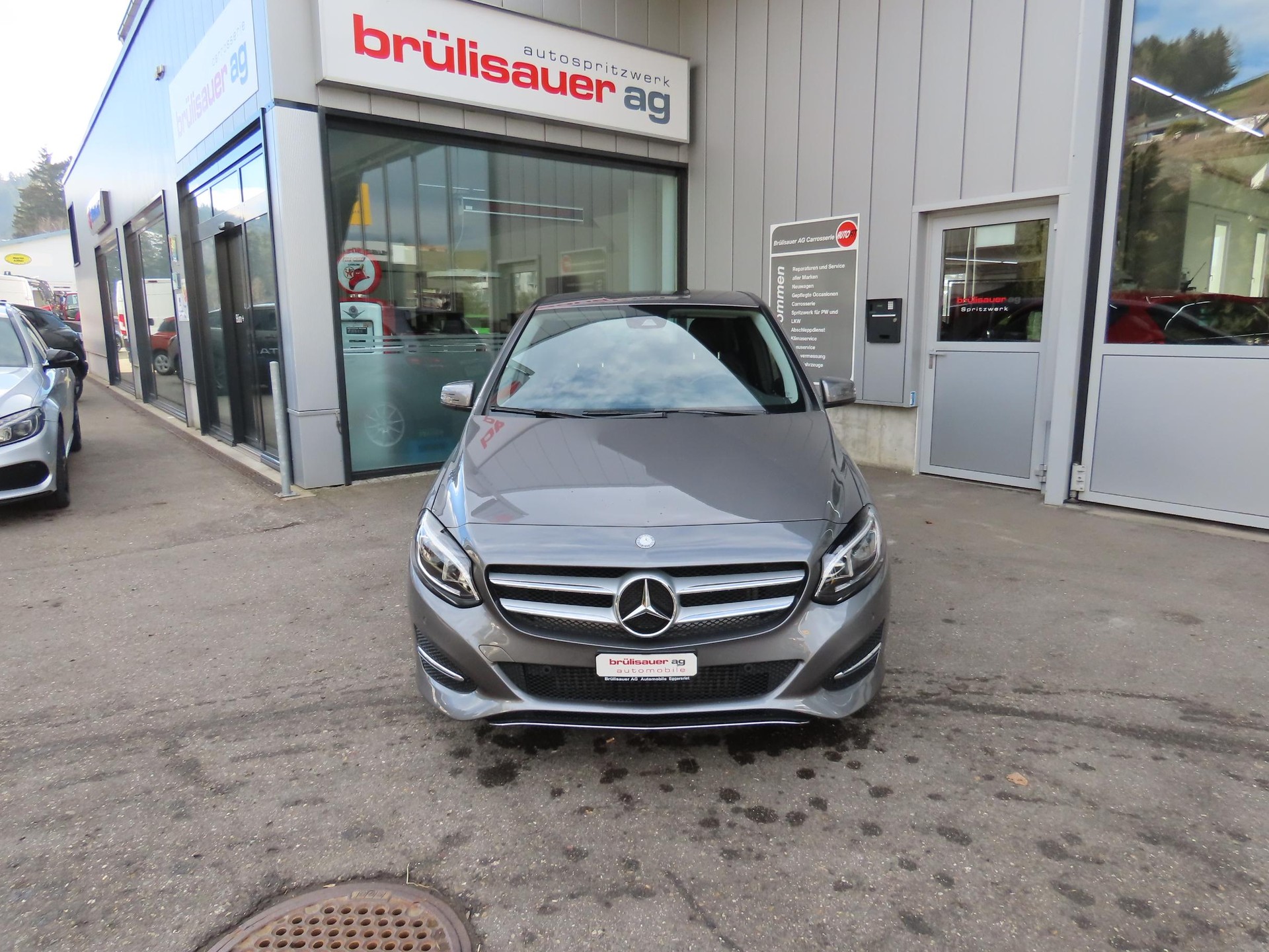 MERCEDES-BENZ B 220 d Swiss Star 4m-showroom-element-1
