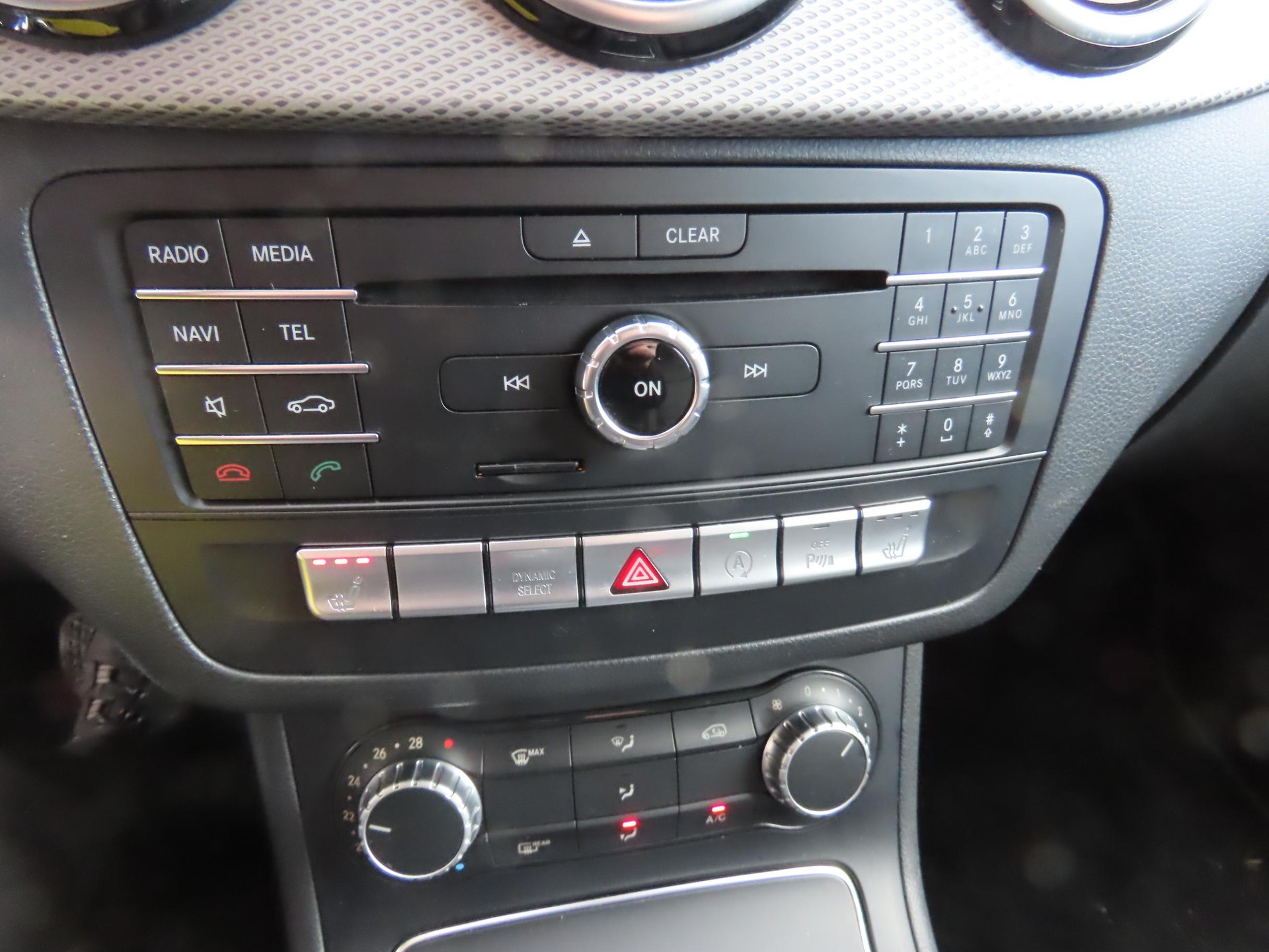 MERCEDES-BENZ B 220 d Swiss Star 4m-image-13