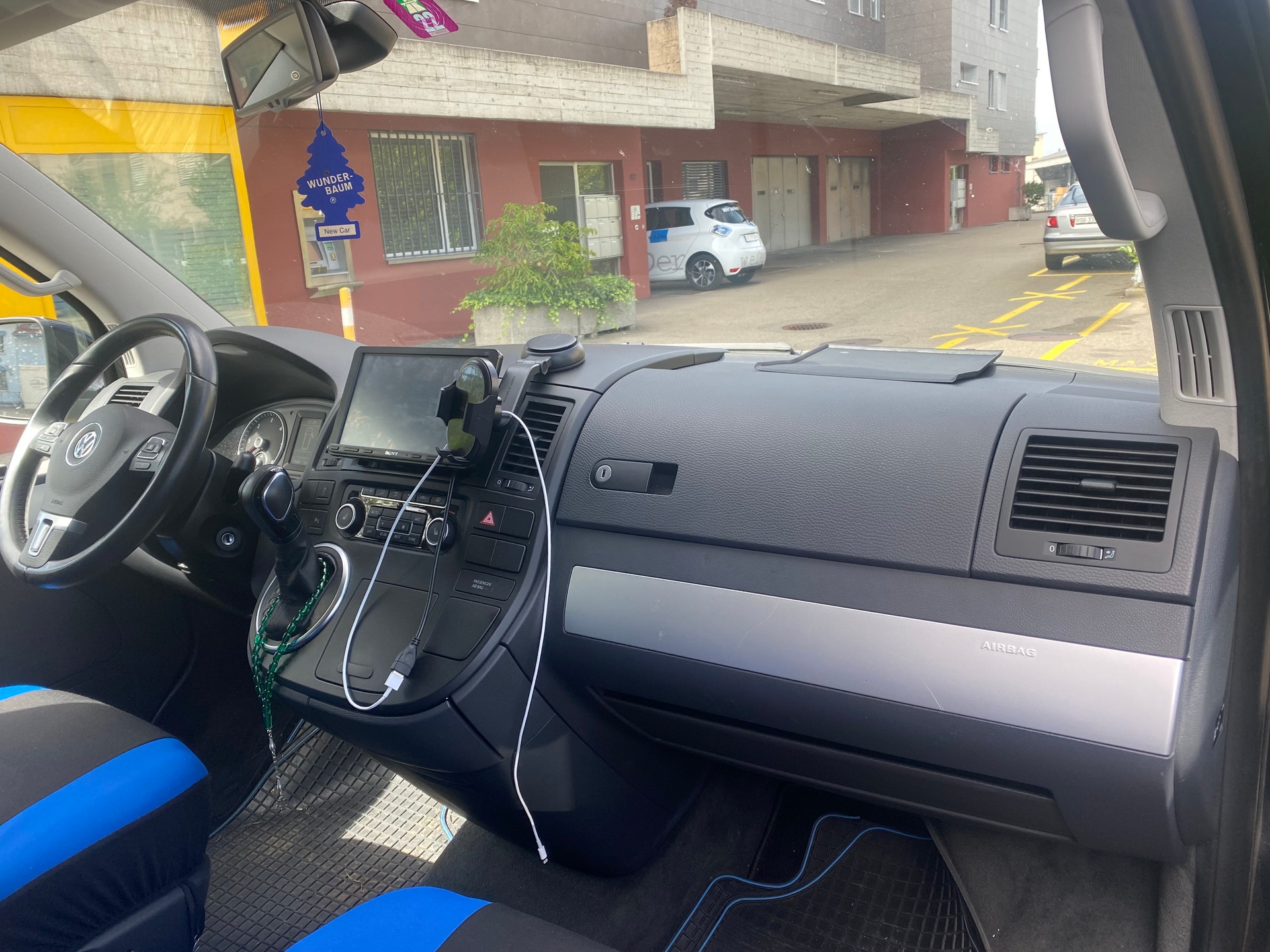 VW Multivan Highline 4M-image-5
