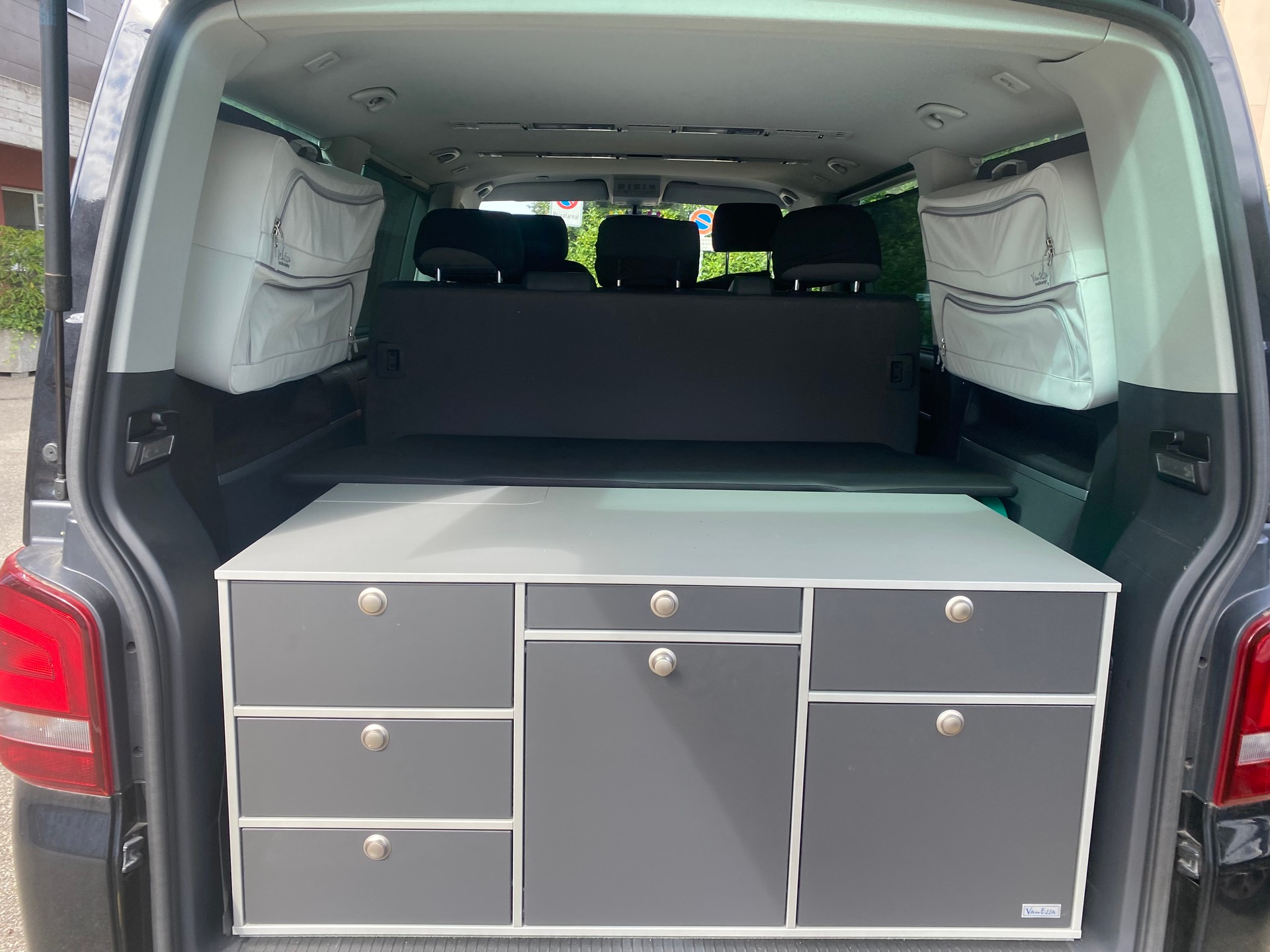 VW Multivan Highline 4M-image-13