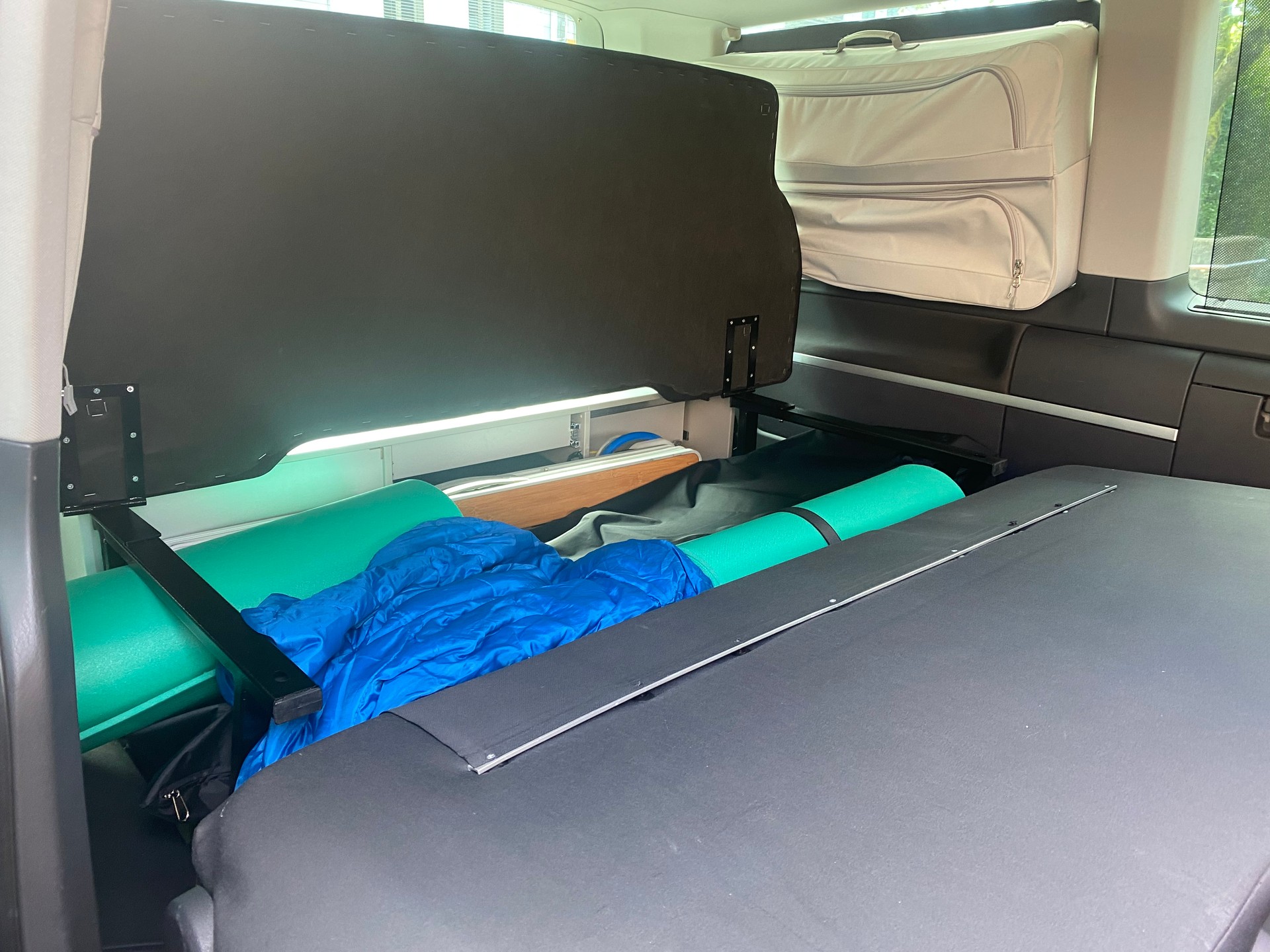 VW Multivan Highline 4M-image-9