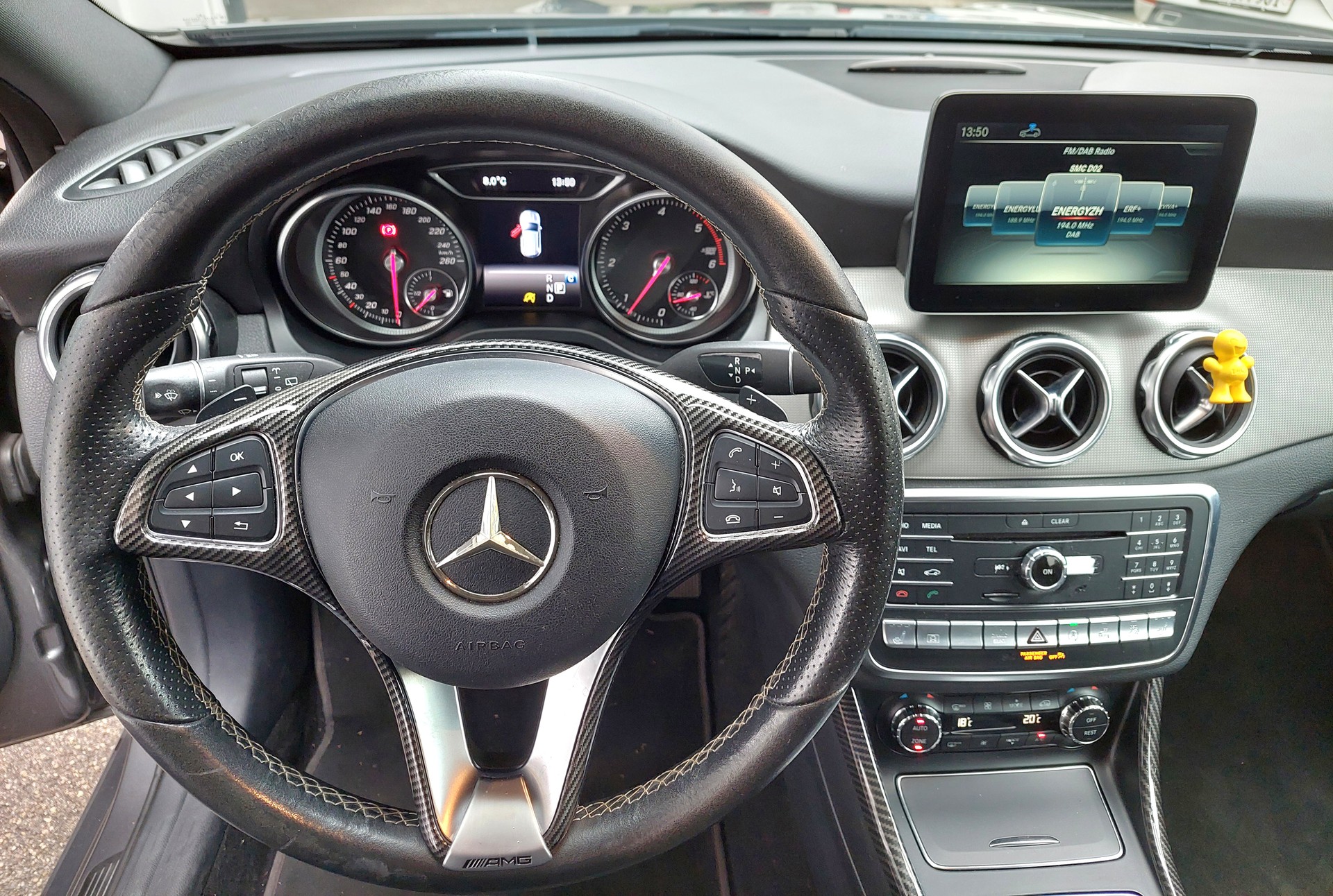 MERCEDES-BENZ GLA 200 d Swiss Star Edition AMG 4Matic 7G-DCT-image-6