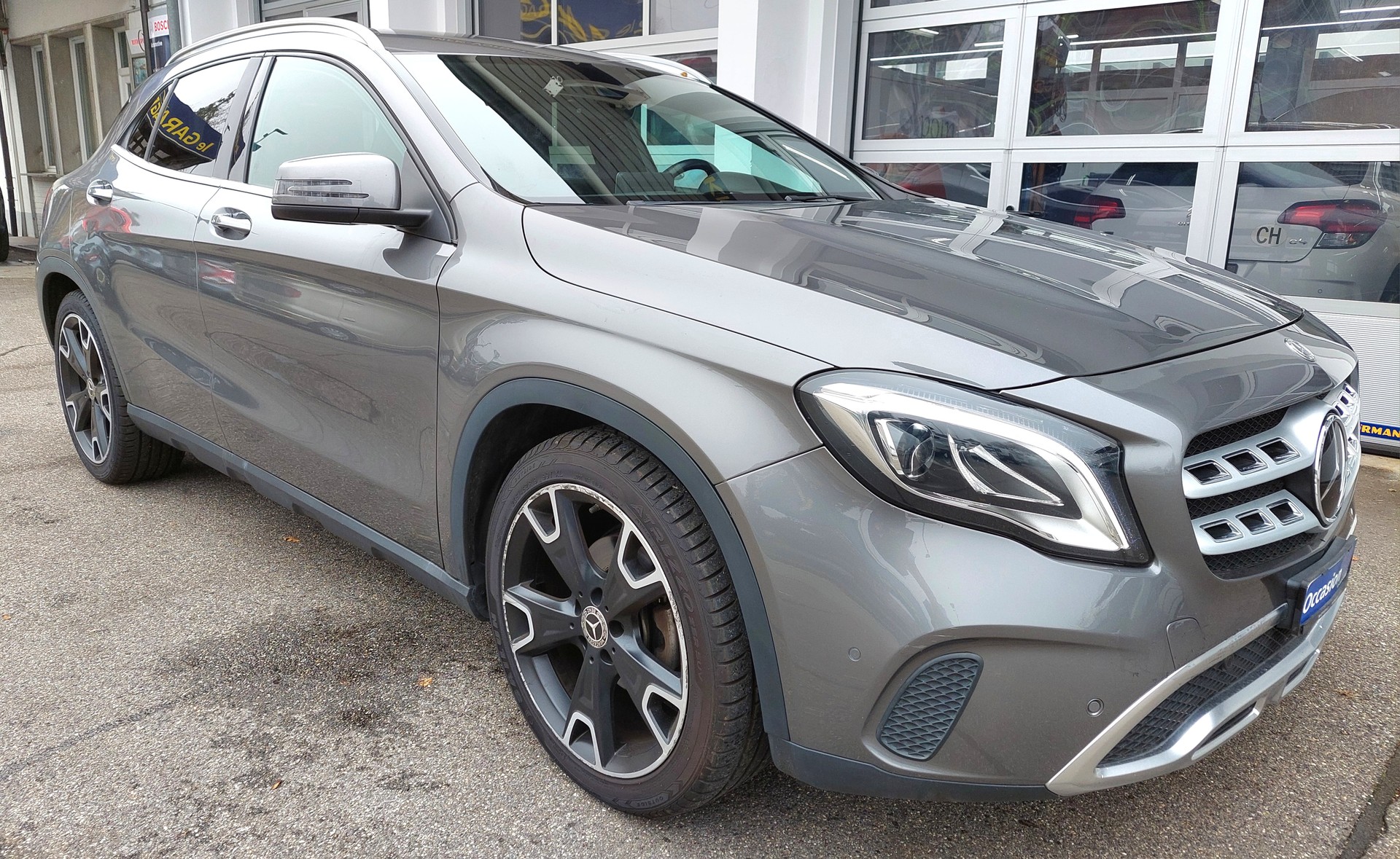 MERCEDES-BENZ GLA 200 d Swiss Star Edition AMG 4Matic 7G-DCT-image-3