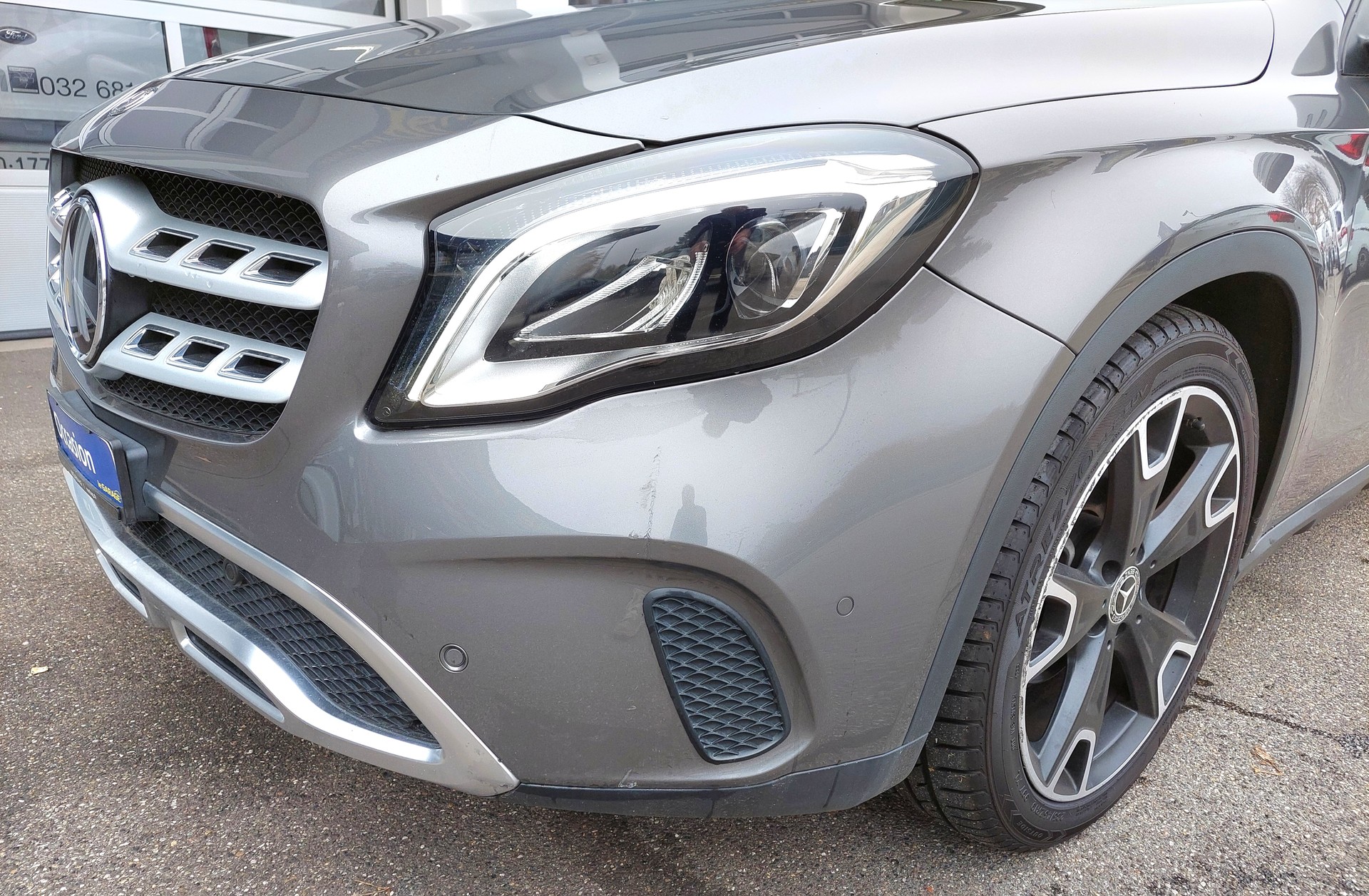 MERCEDES-BENZ GLA 200 d Swiss Star Edition AMG 4Matic 7G-DCT-image-2