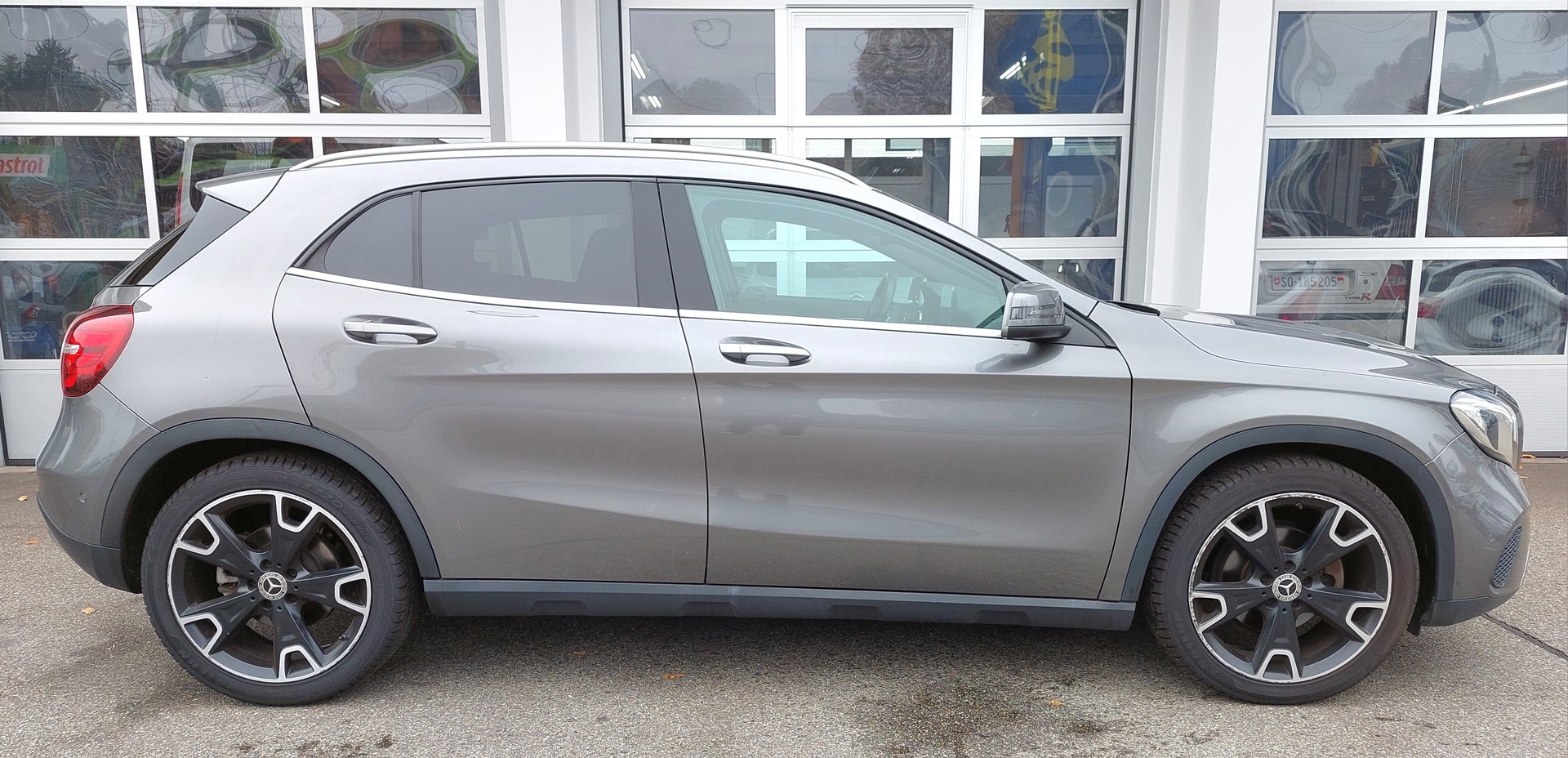 MERCEDES-BENZ GLA 200 d Swiss Star Edition AMG 4Matic 7G-DCT-image-4